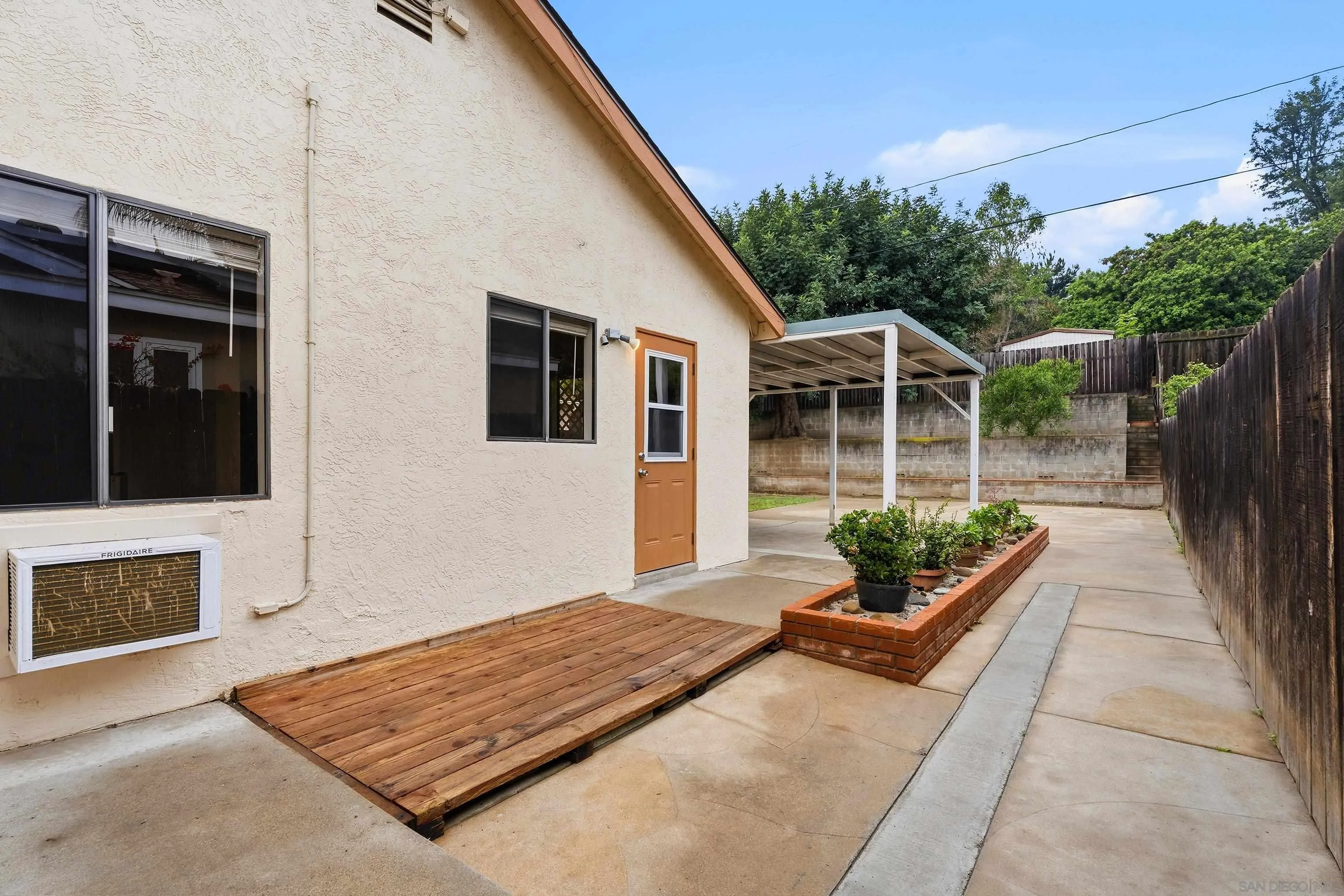 5914 Dugan Ave