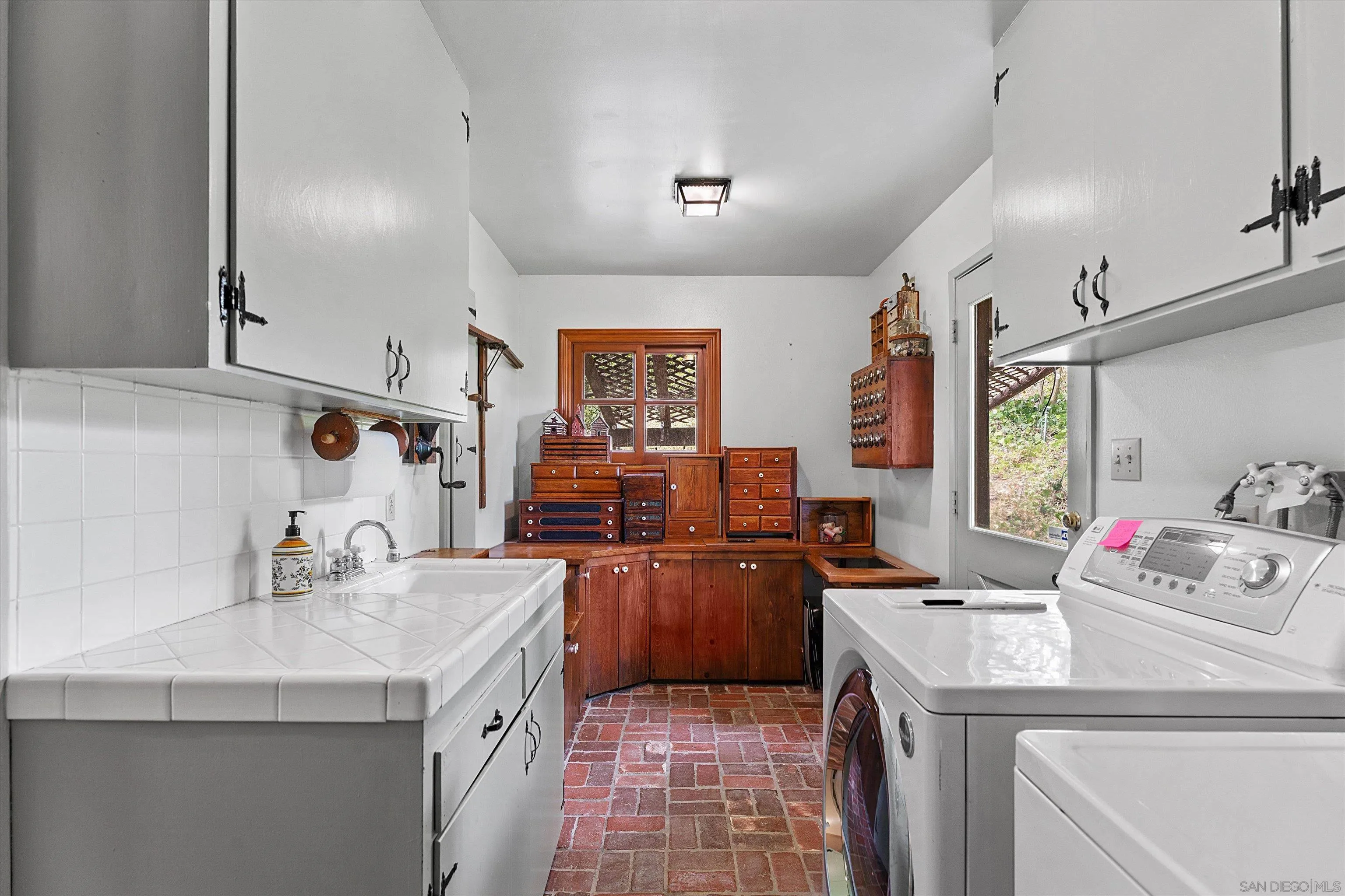 869 Van Horn Rd
