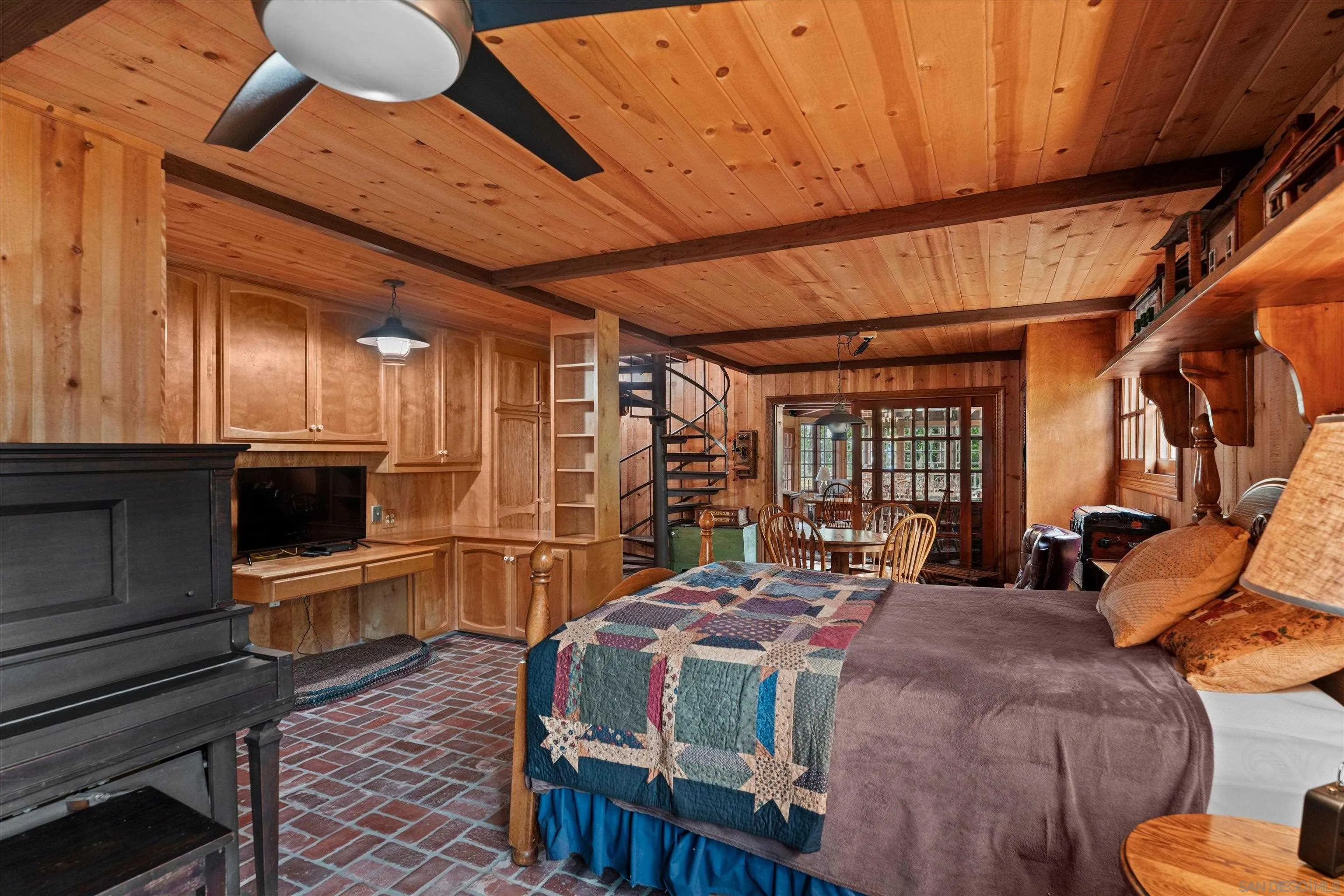 869 Van Horn Rd