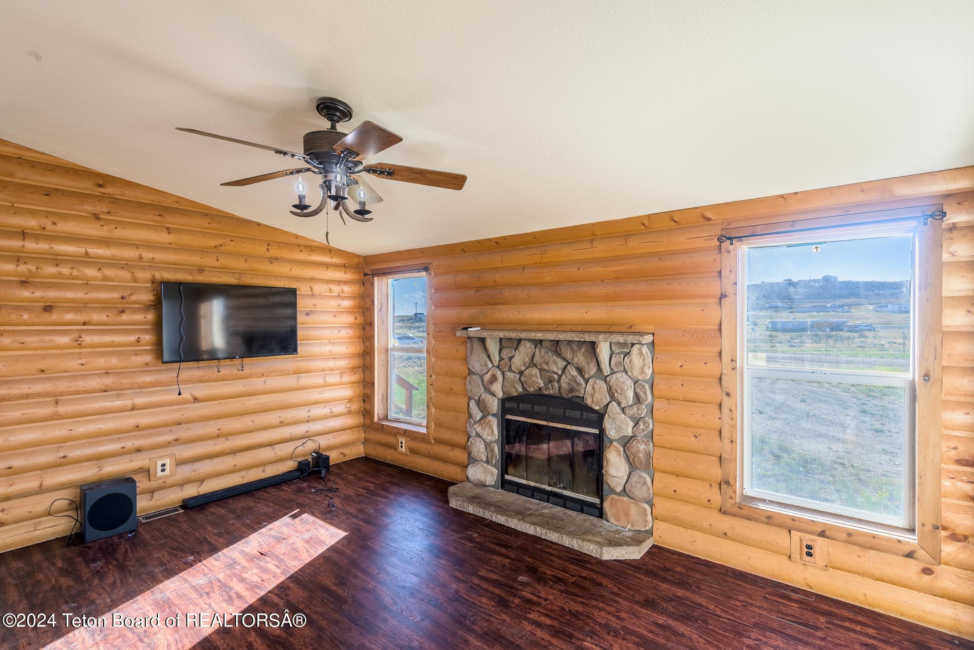 172 MEADOW LARK Lane
