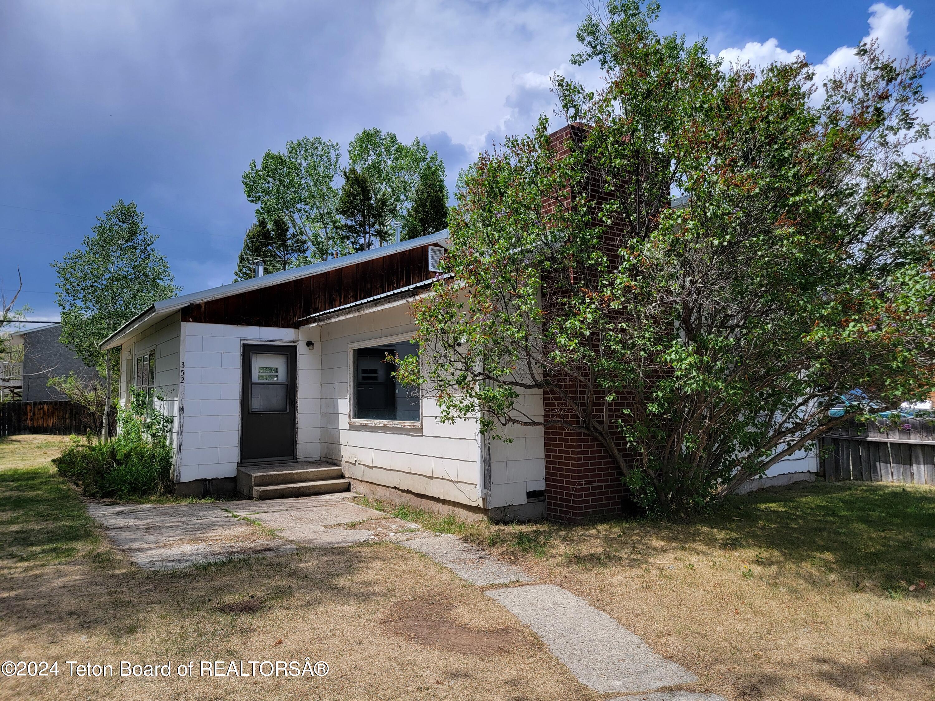 352 N TYLER Avenue