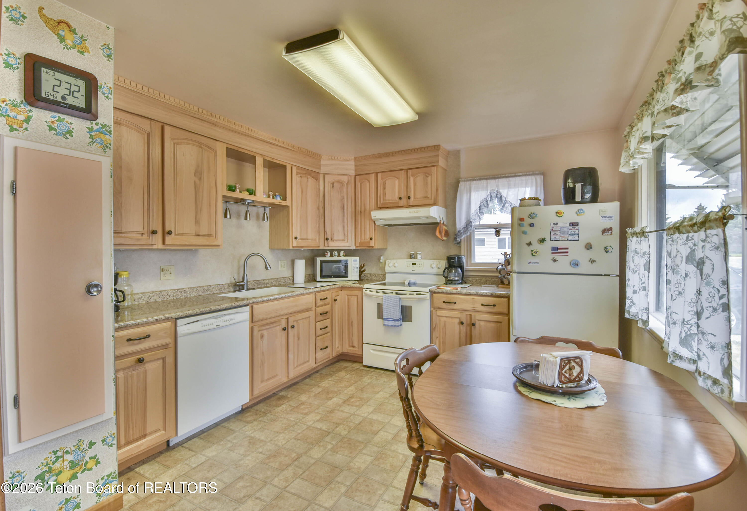 382 N MAYBELL Avenue
