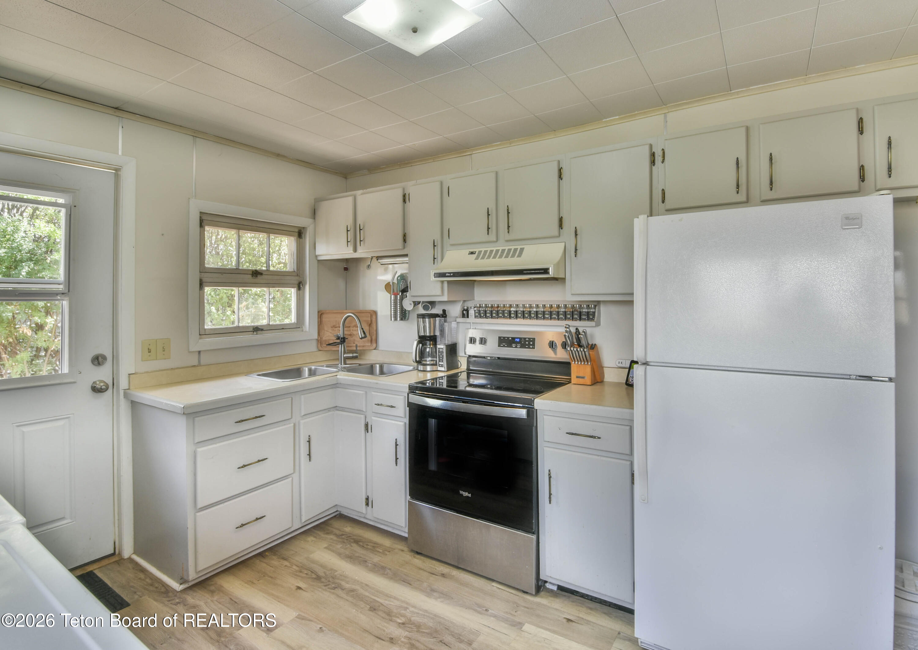 855 PINEY Drive