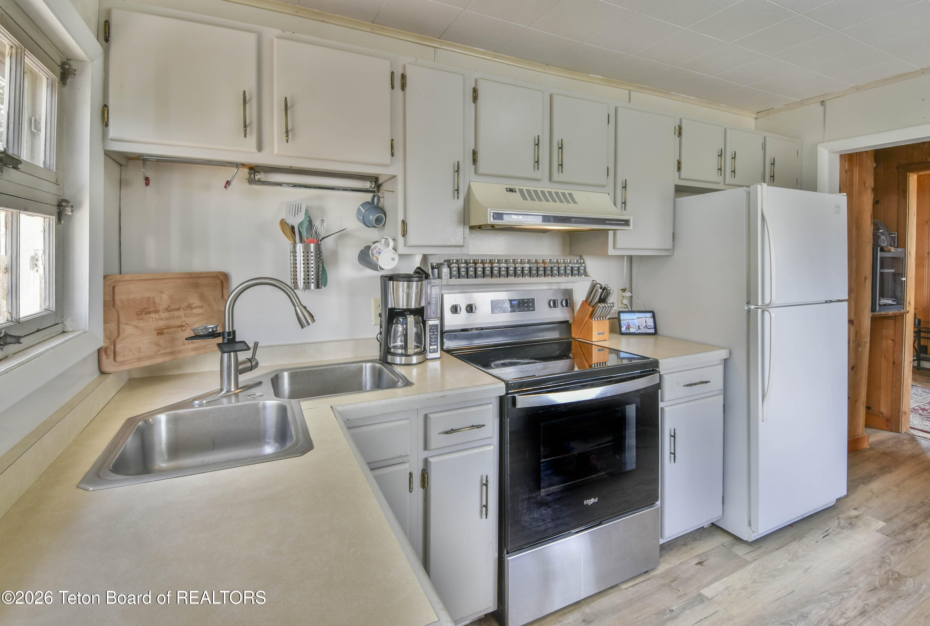 855 PINEY Drive