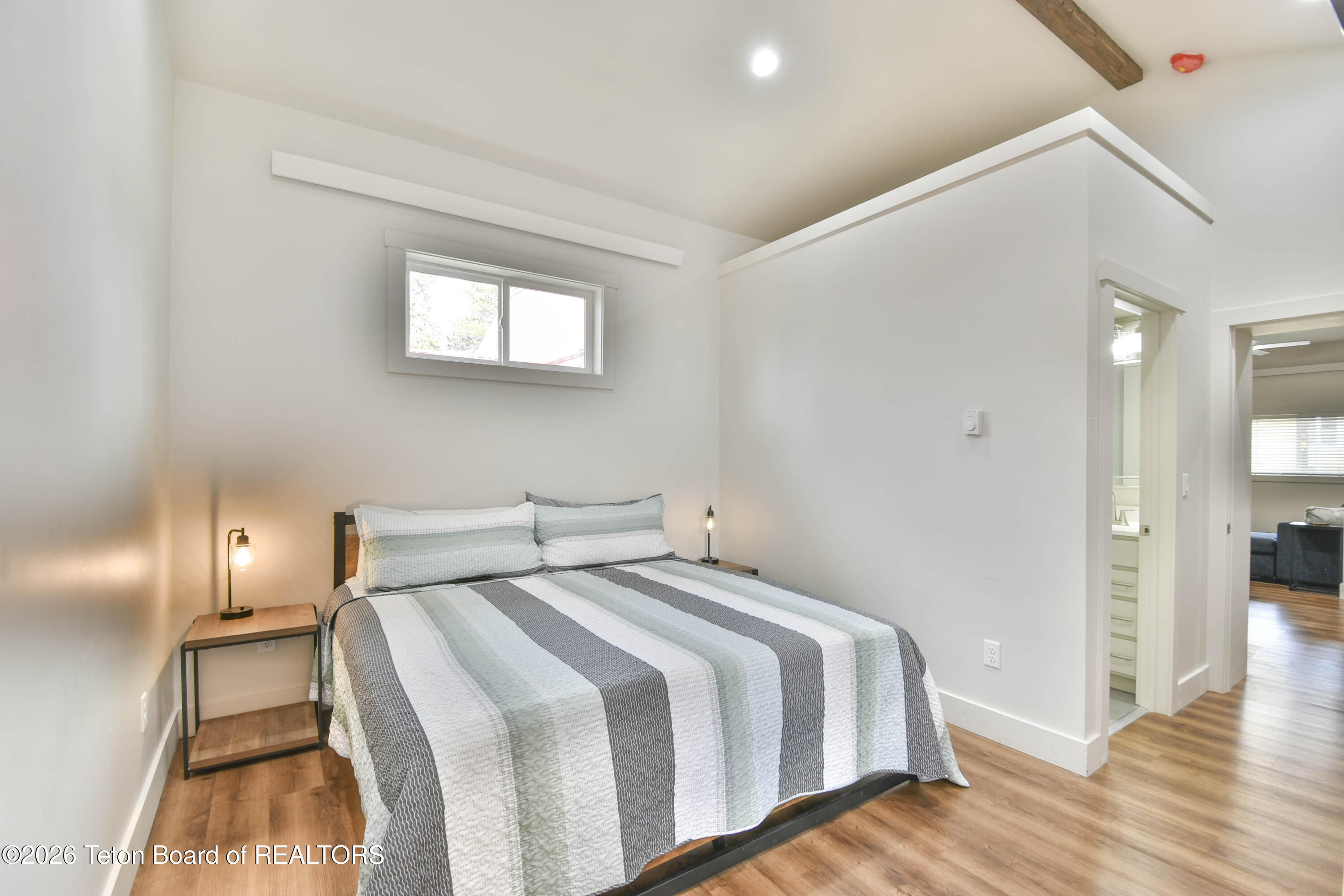 231 W MAGNOLIA Street