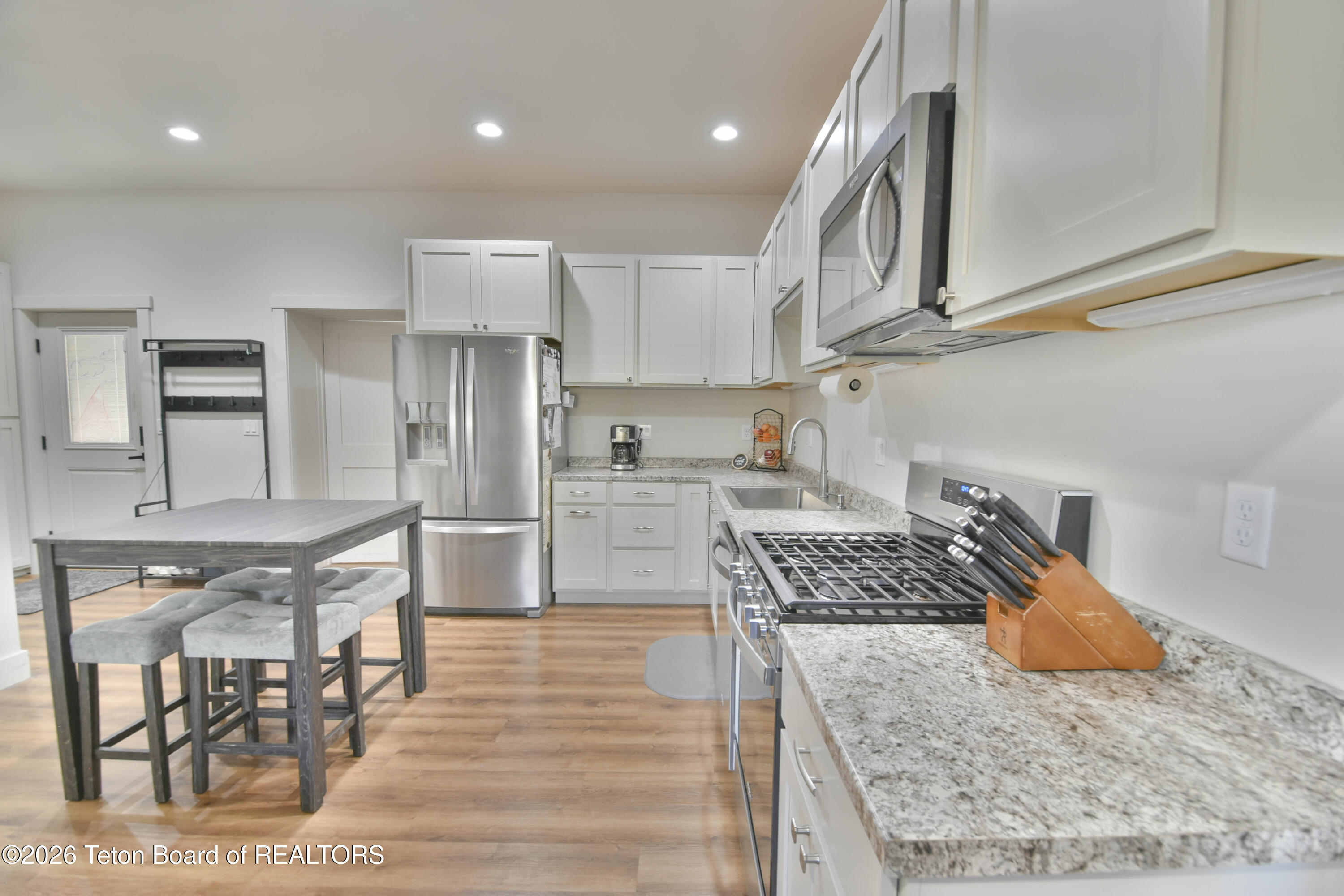 231 W MAGNOLIA Street