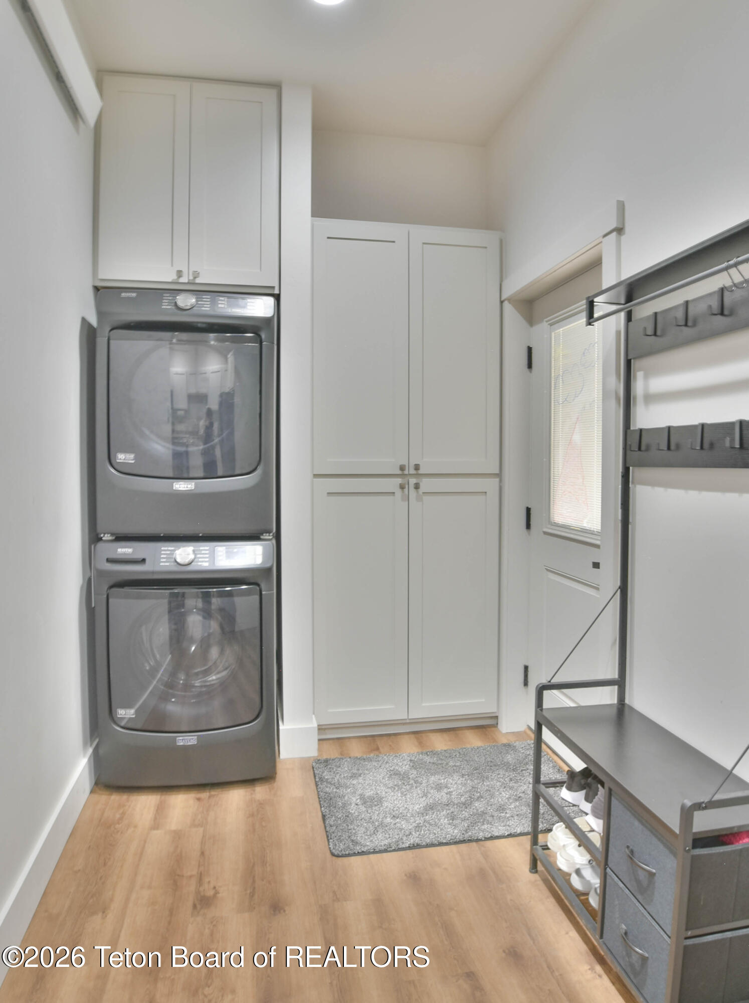 231 W MAGNOLIA Street