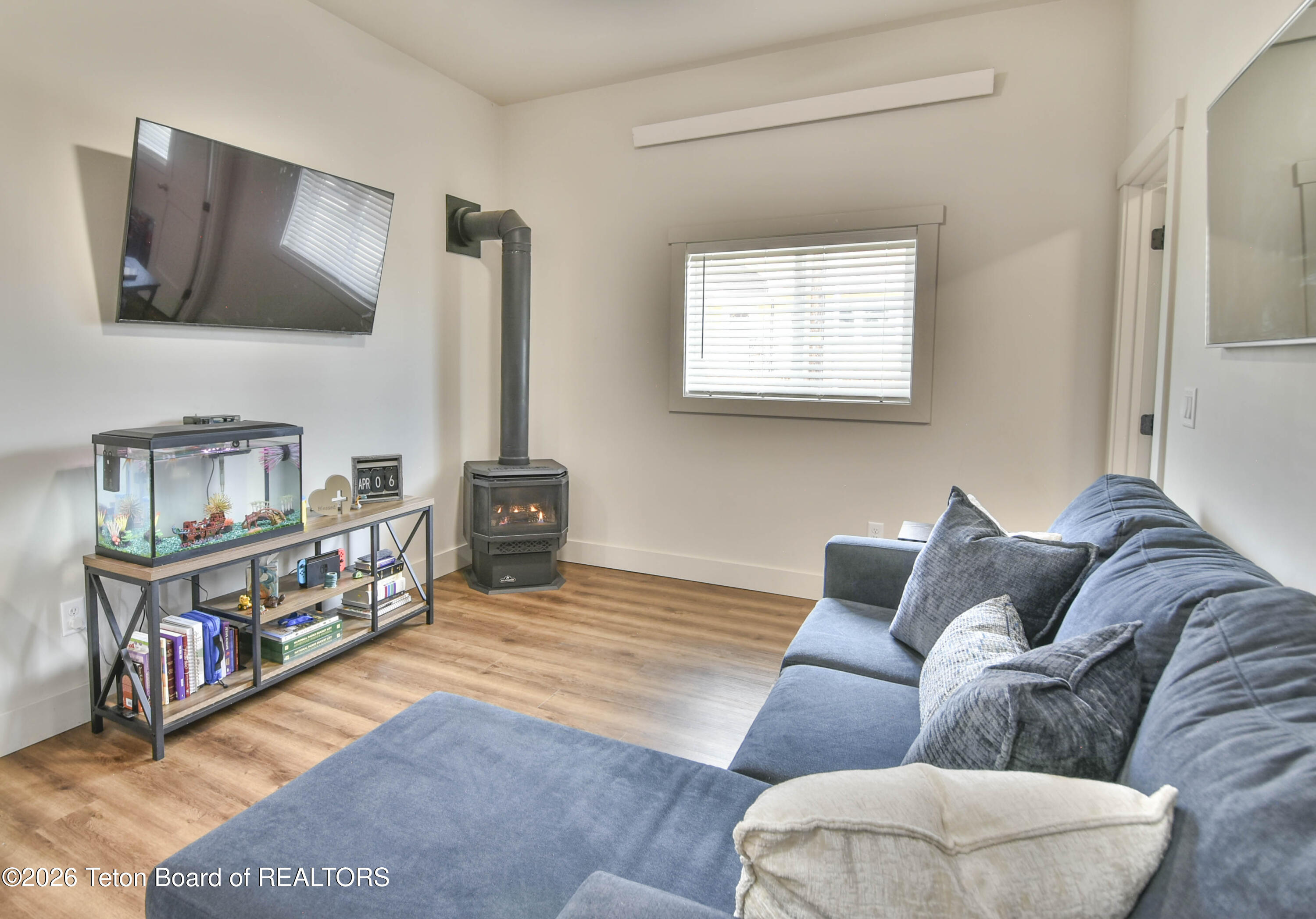 231 W MAGNOLIA Street