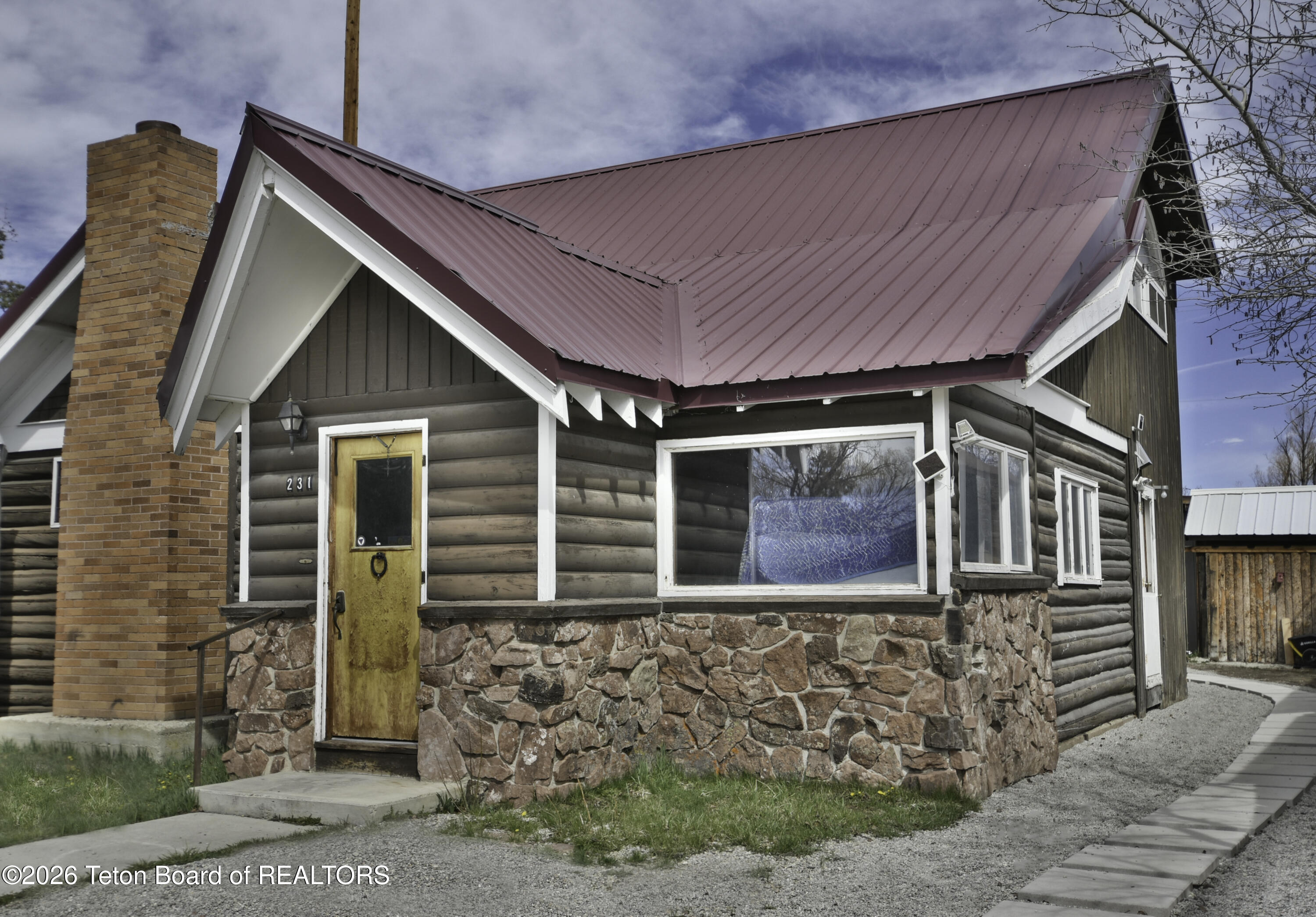 231 W MAGNOLIA Street