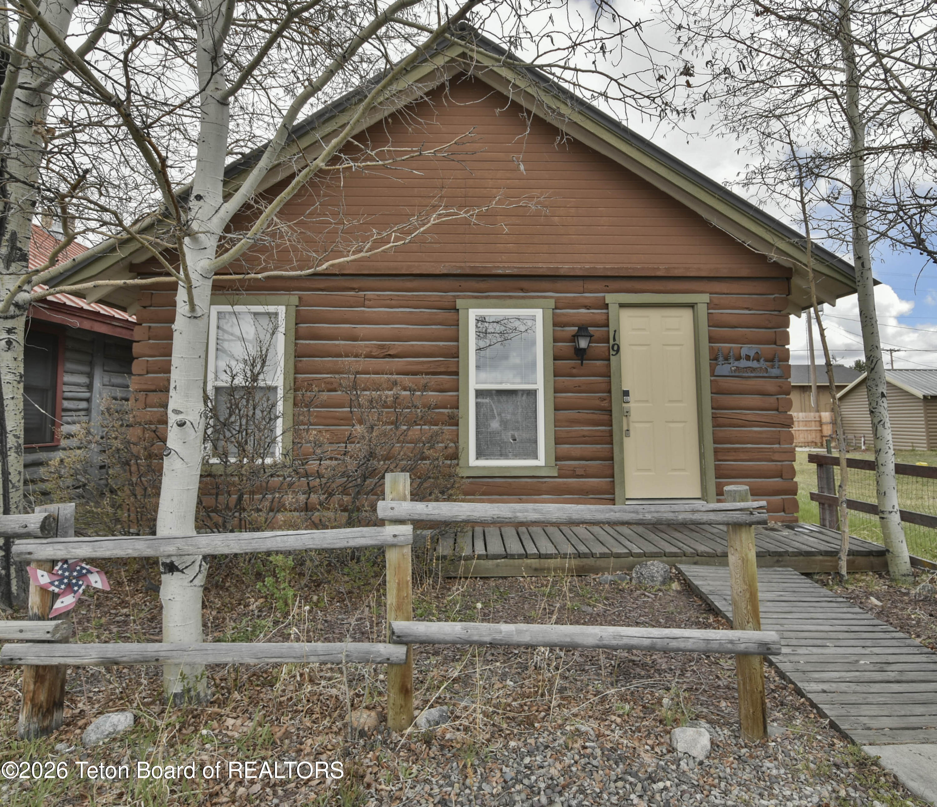 19 S FRANKLIN Avenue