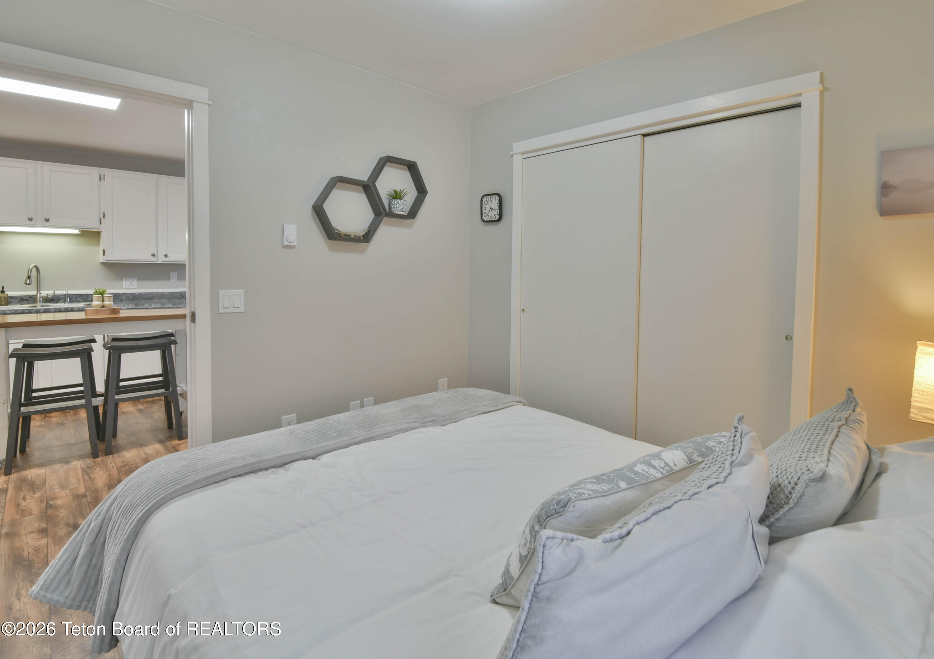 19 S FRANKLIN Avenue