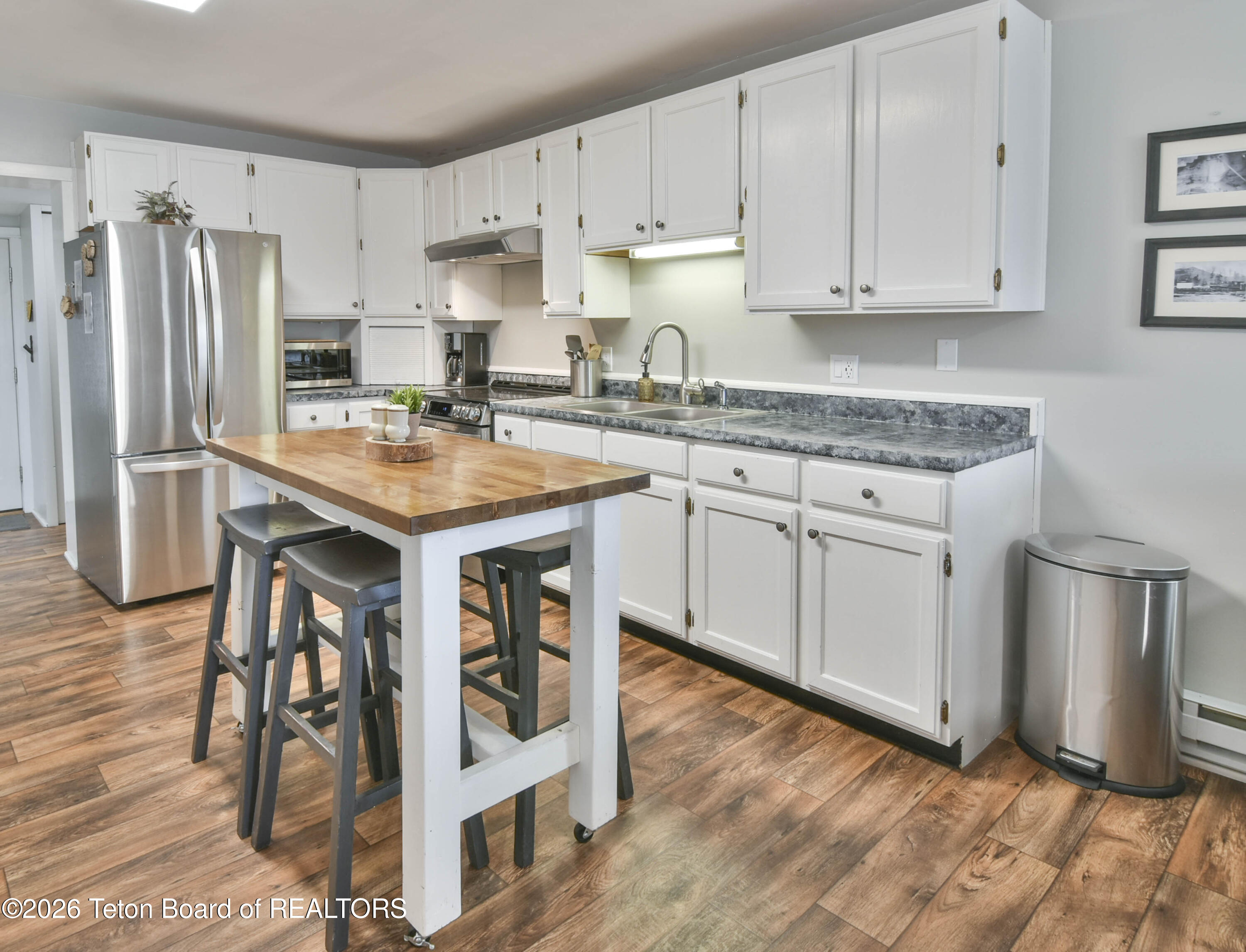 19 S FRANKLIN Avenue
