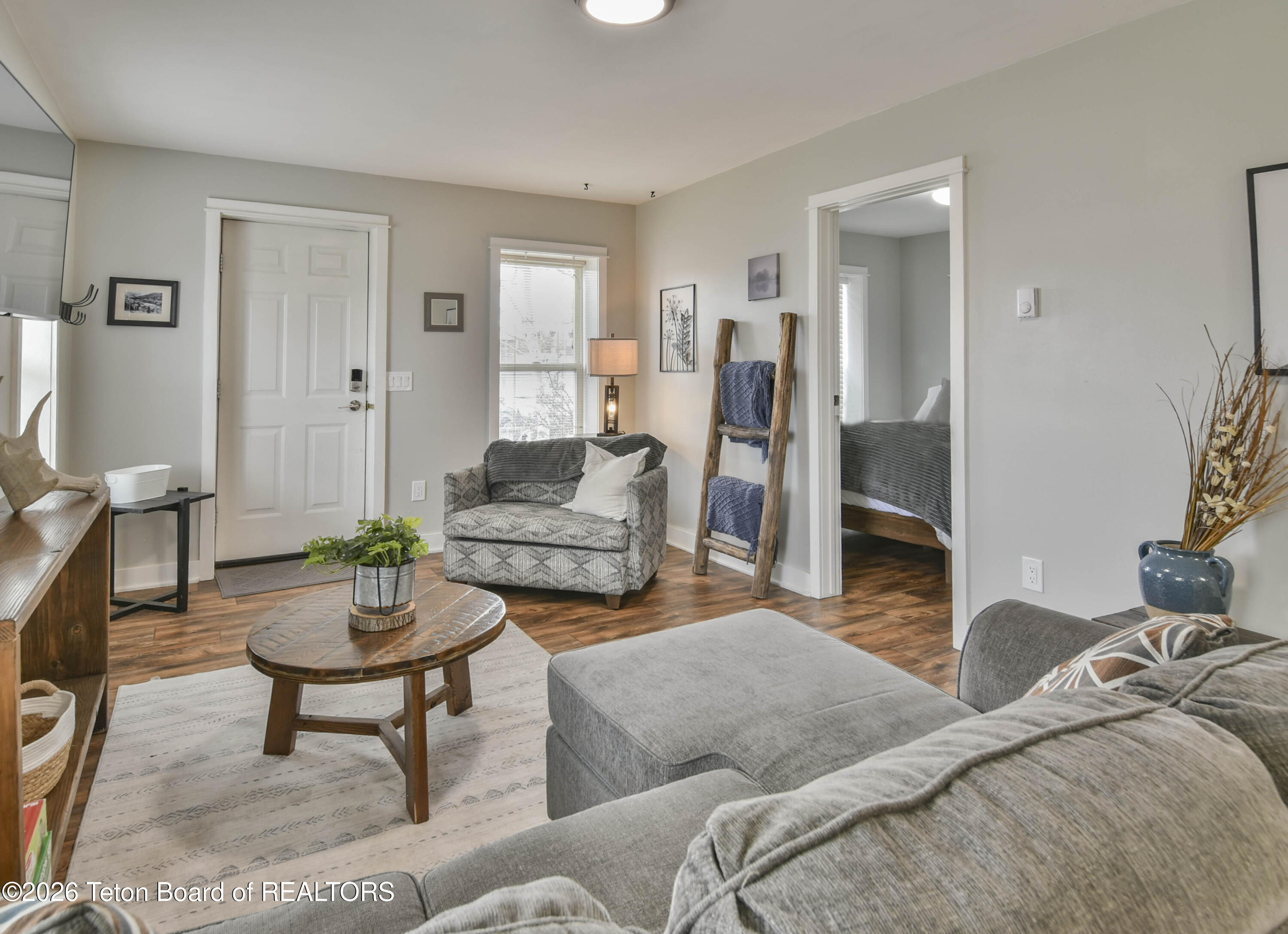 19 S FRANKLIN Avenue