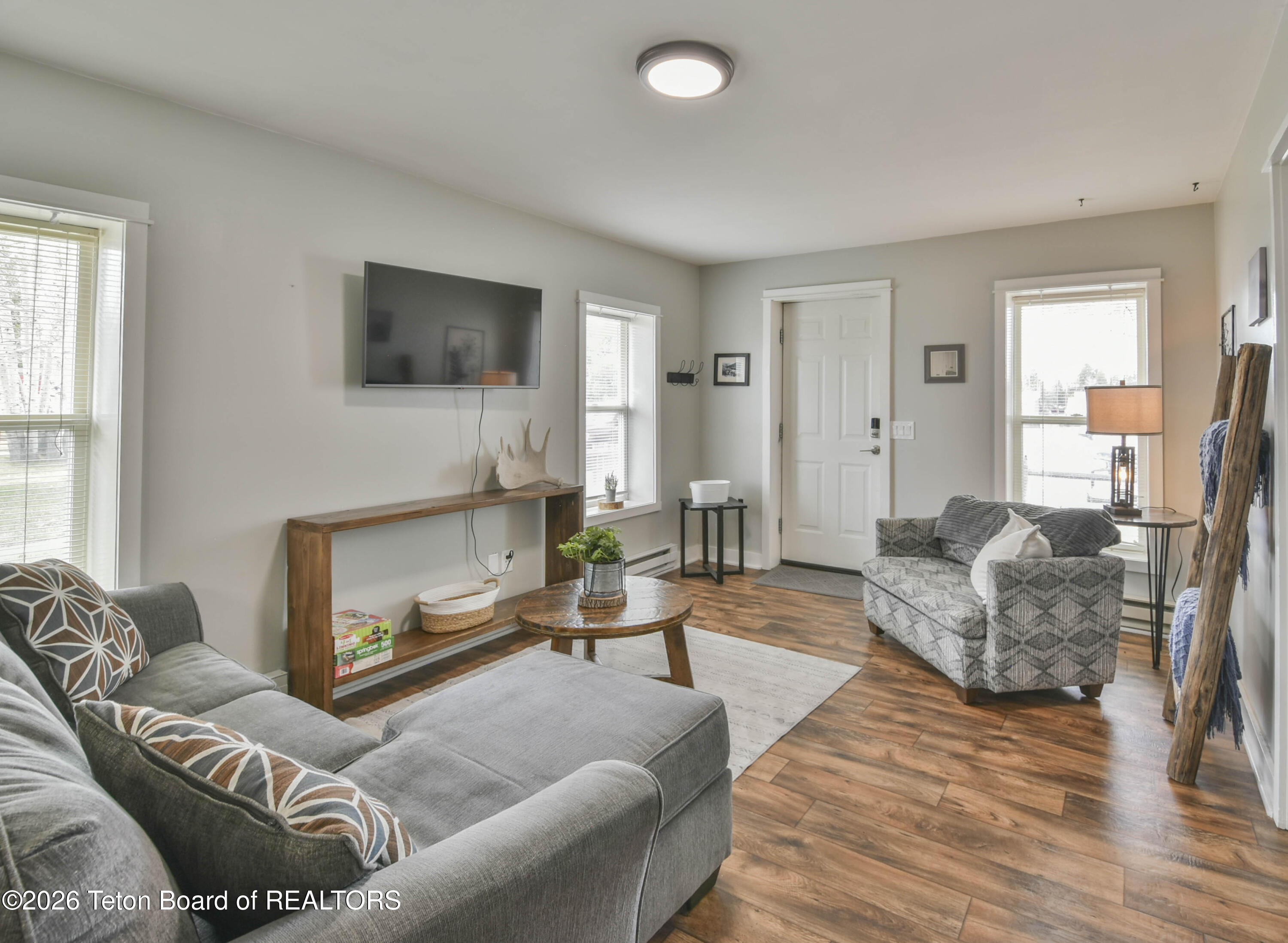 19 S FRANKLIN Avenue