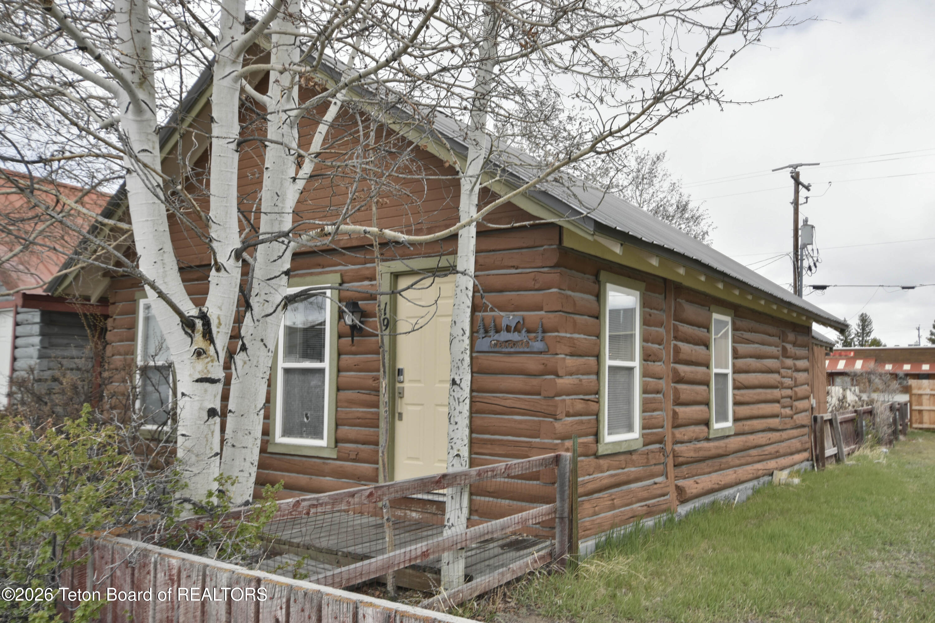 19 S FRANKLIN Avenue