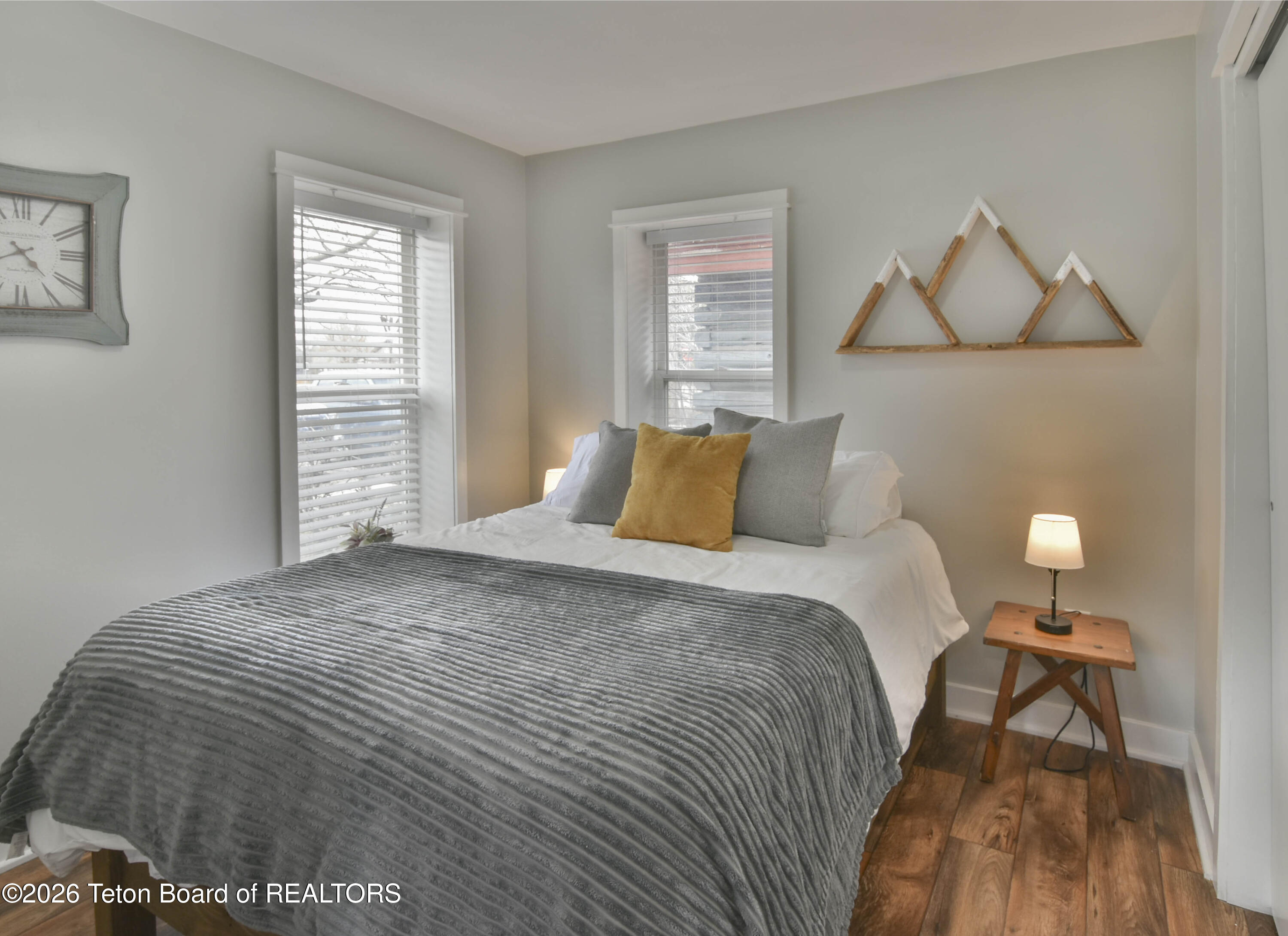 19 S FRANKLIN Avenue