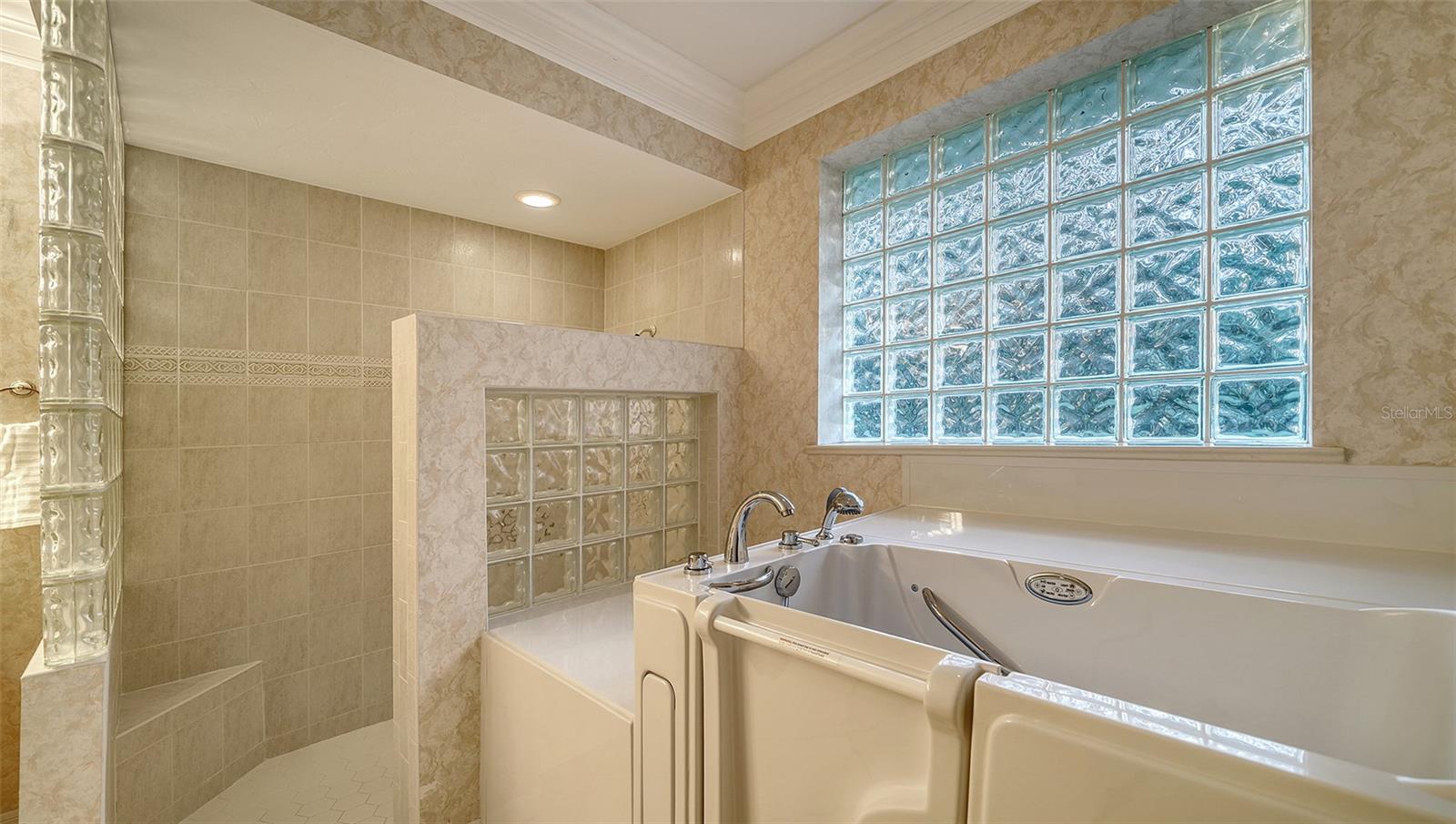 7412 LINKS CT