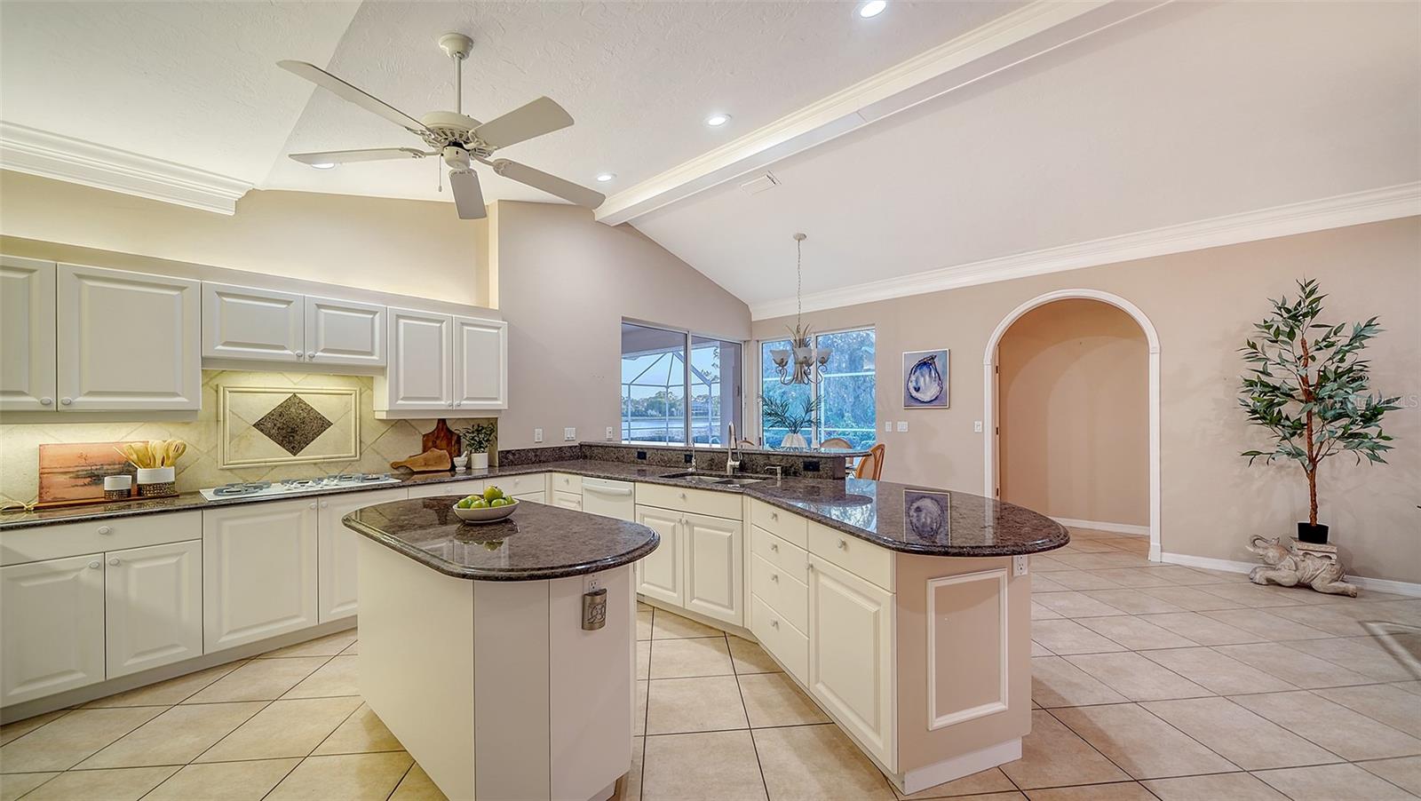 7412 LINKS CT
