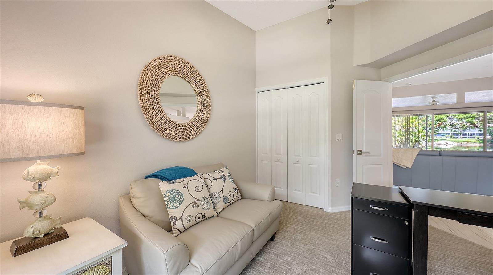 5698 COUNTRY WALK LN