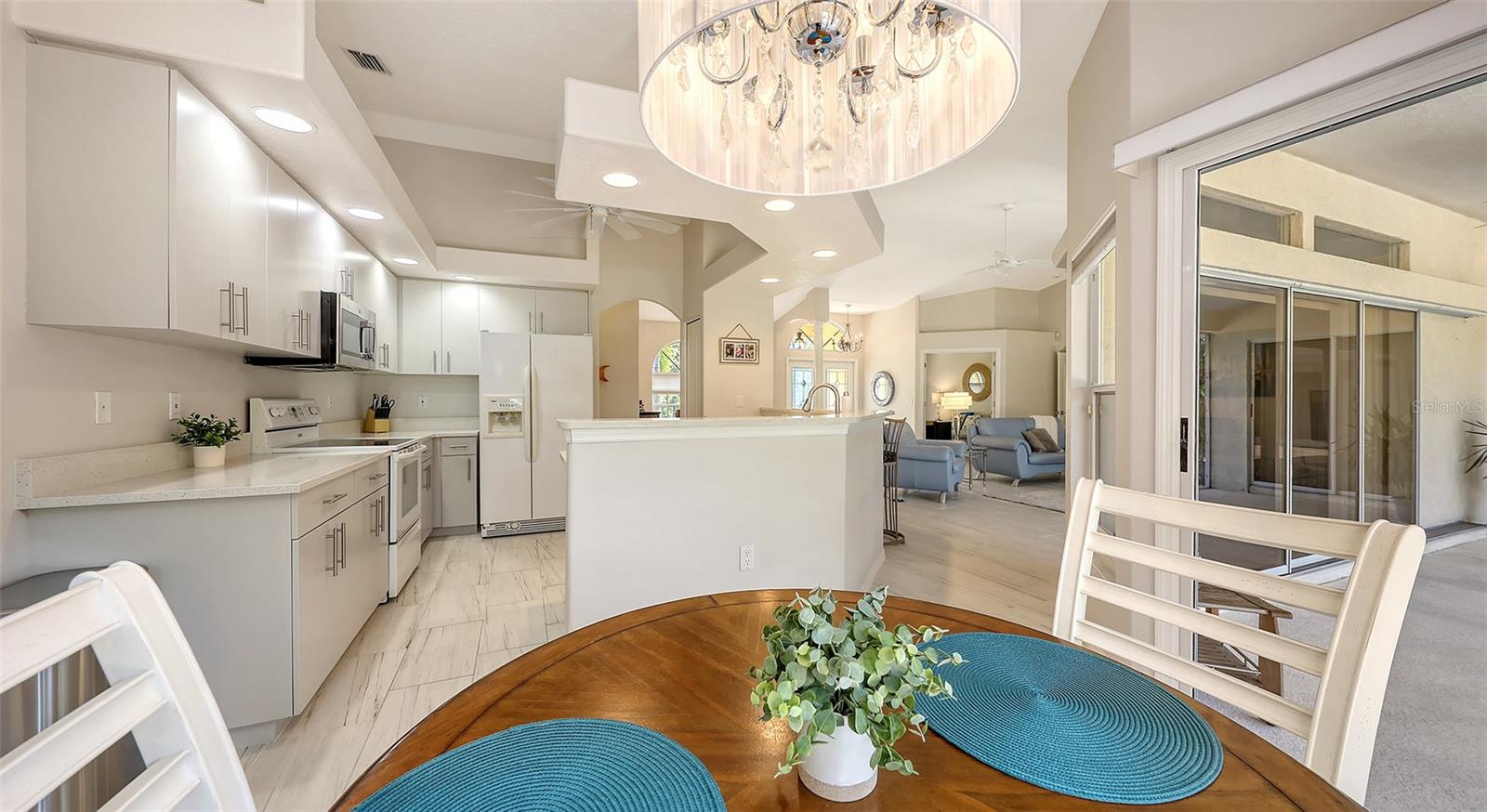 5698 COUNTRY WALK LN