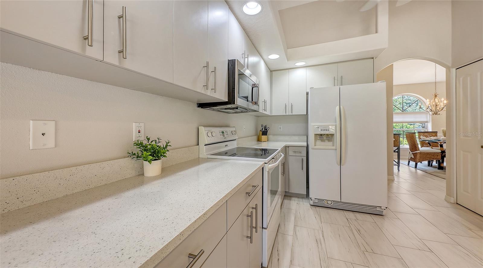 5698 COUNTRY WALK LN