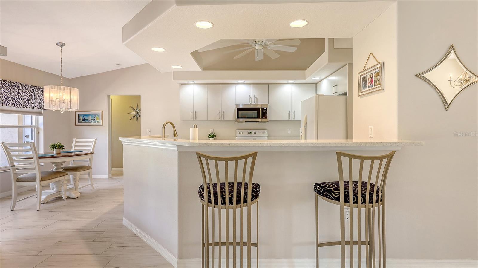 5698 COUNTRY WALK LN