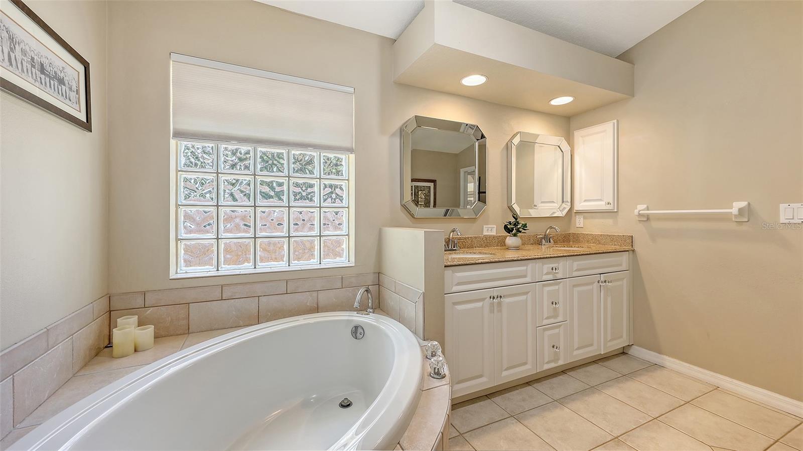 5698 COUNTRY WALK LN