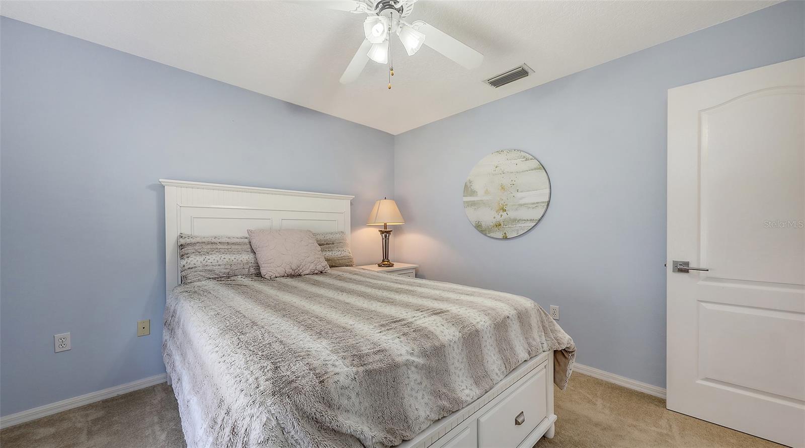 5698 COUNTRY WALK LN