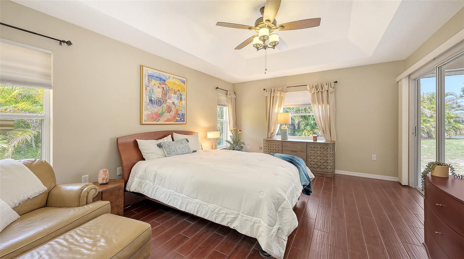 5698 COUNTRY WALK LN