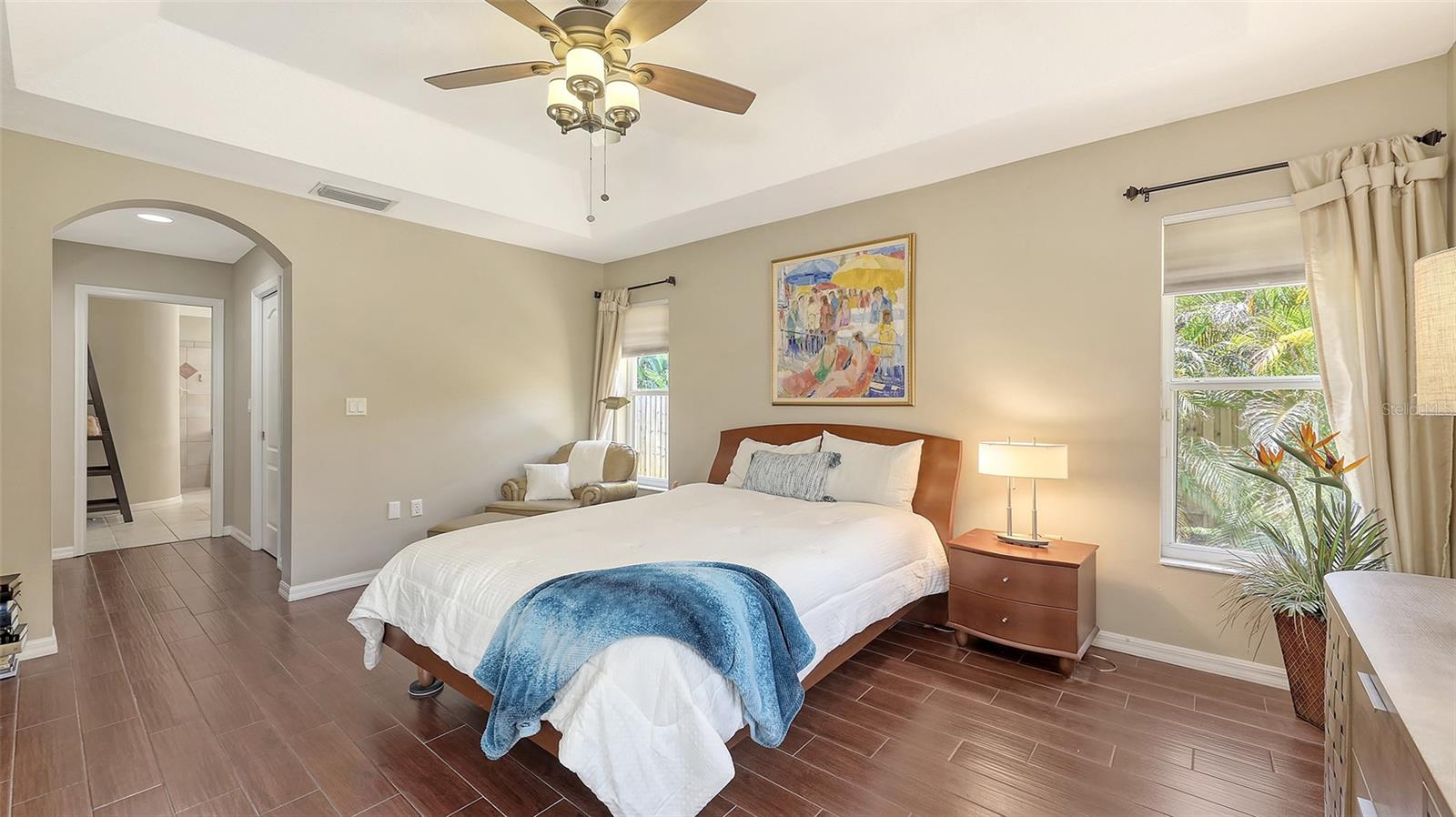 5698 COUNTRY WALK LN