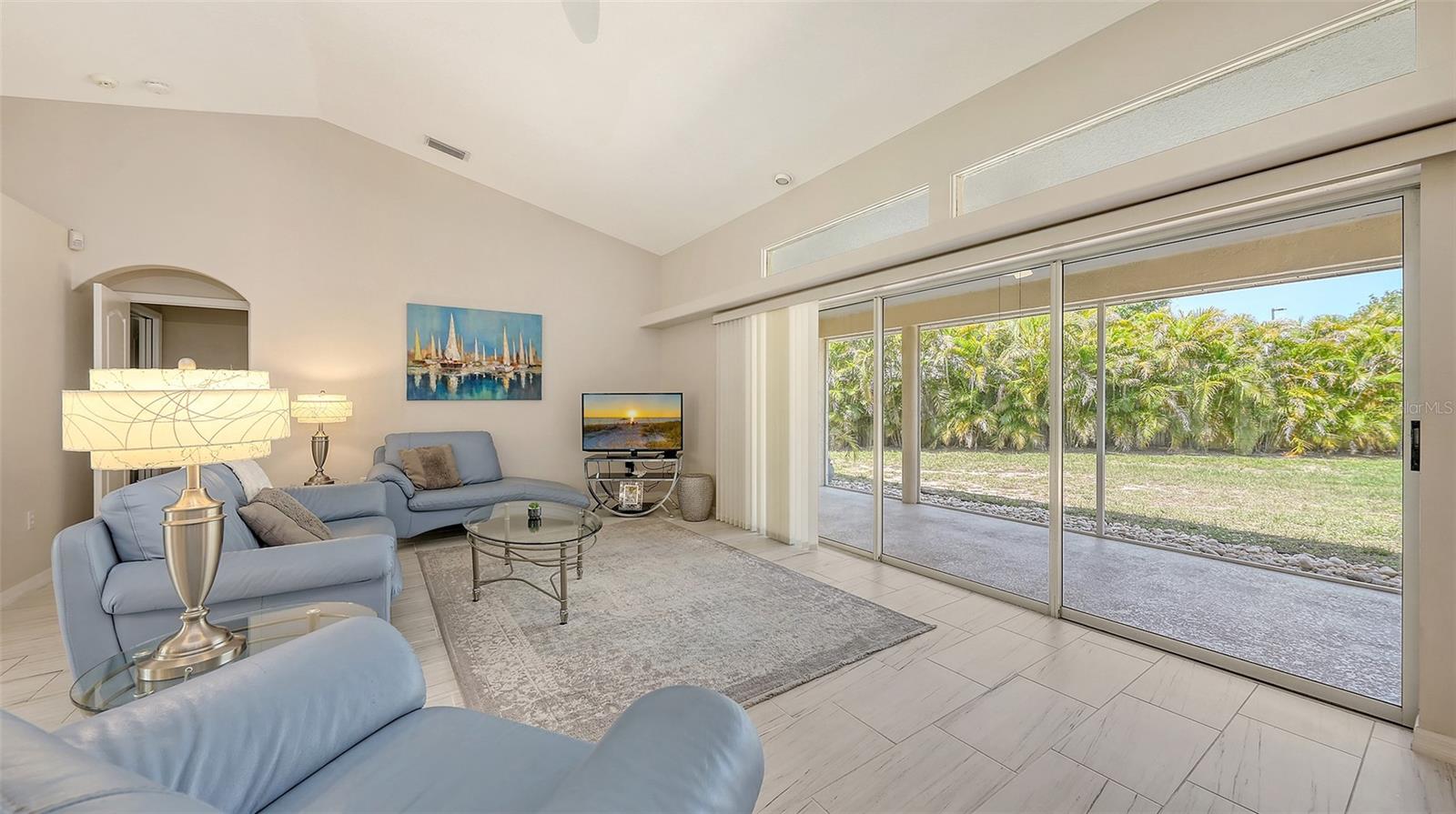 5698 COUNTRY WALK LN