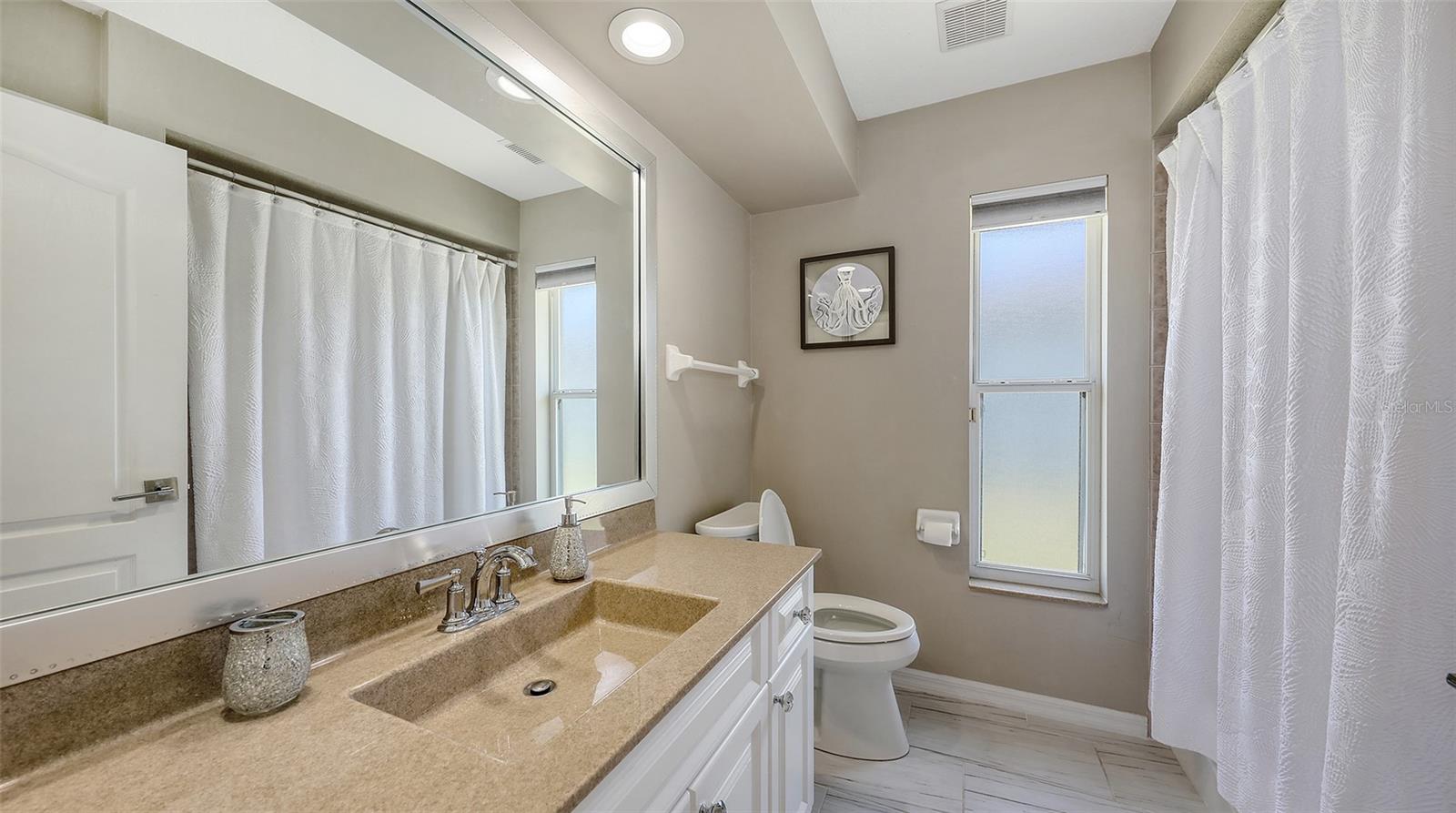 5698 COUNTRY WALK LN