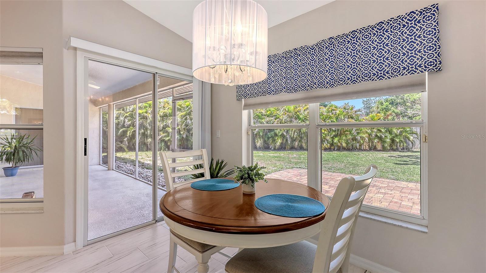 5698 COUNTRY WALK LN