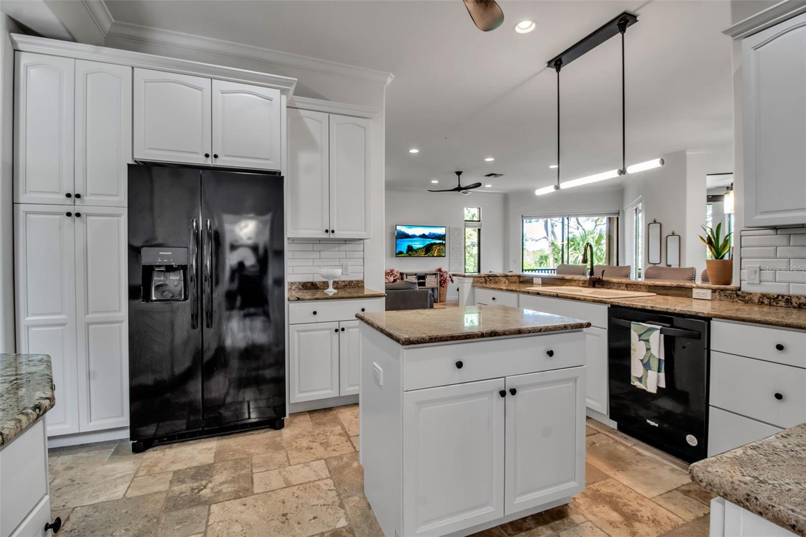 5935 RIVER FOREST CIR