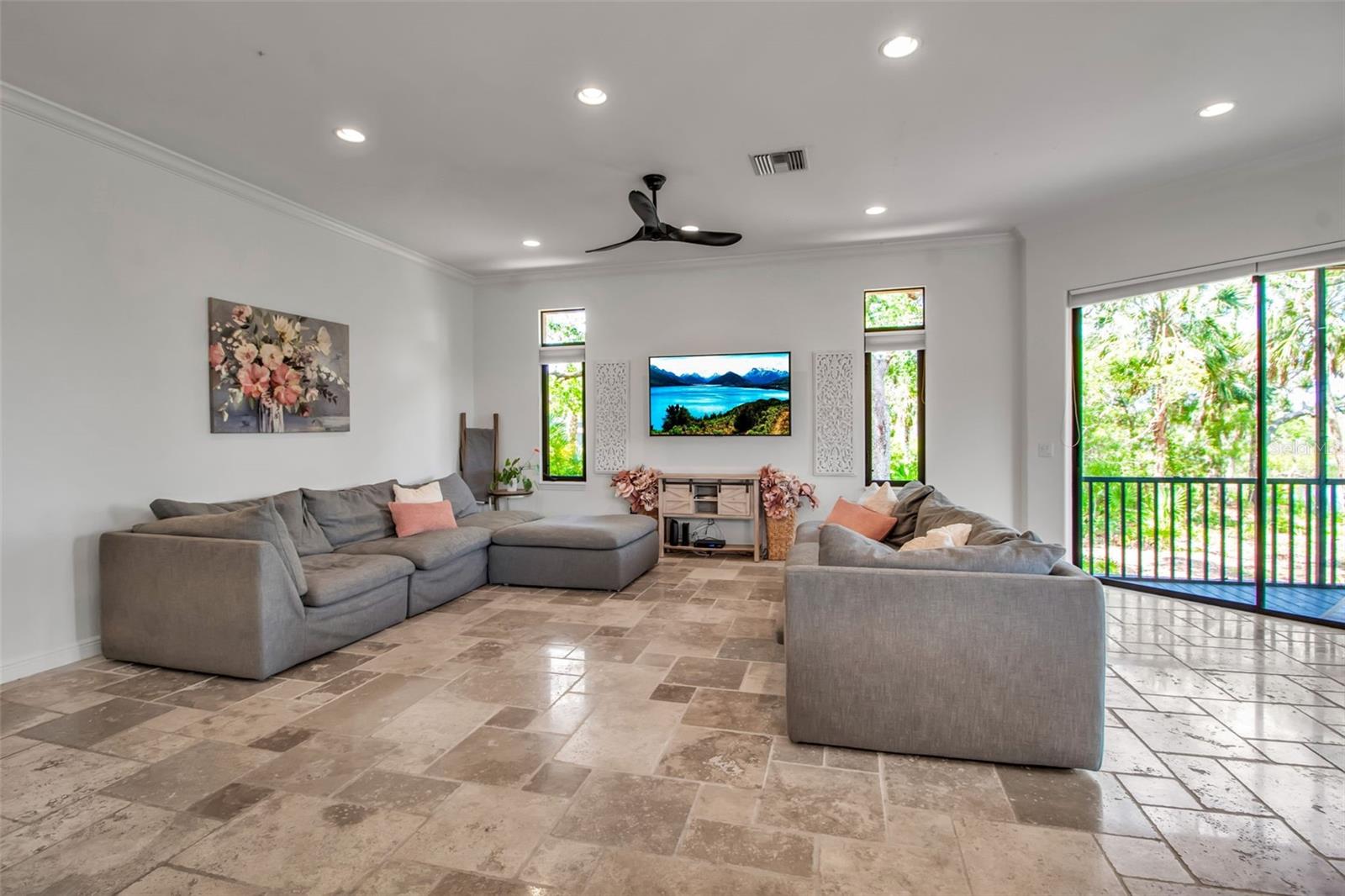 5935 RIVER FOREST CIR