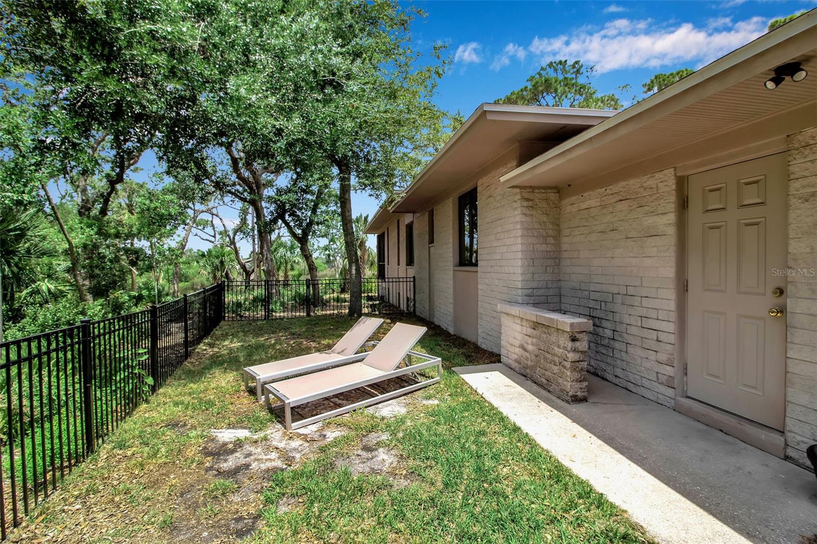 5935 RIVER FOREST CIR