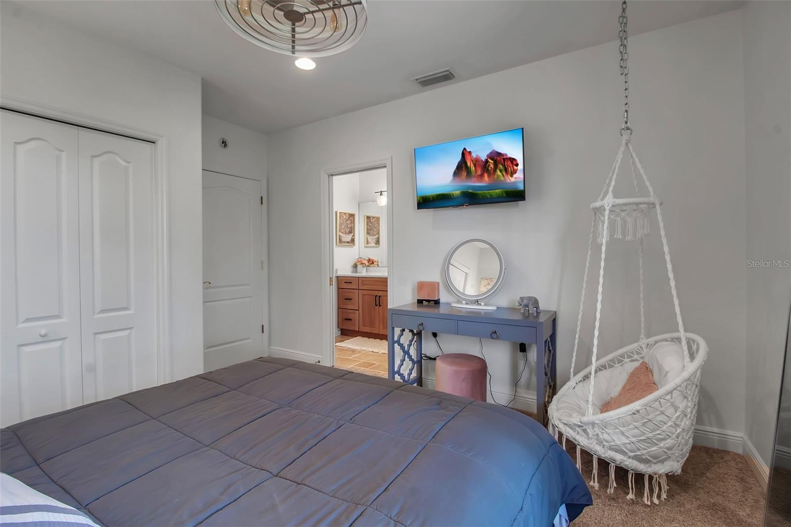 5935 RIVER FOREST CIR