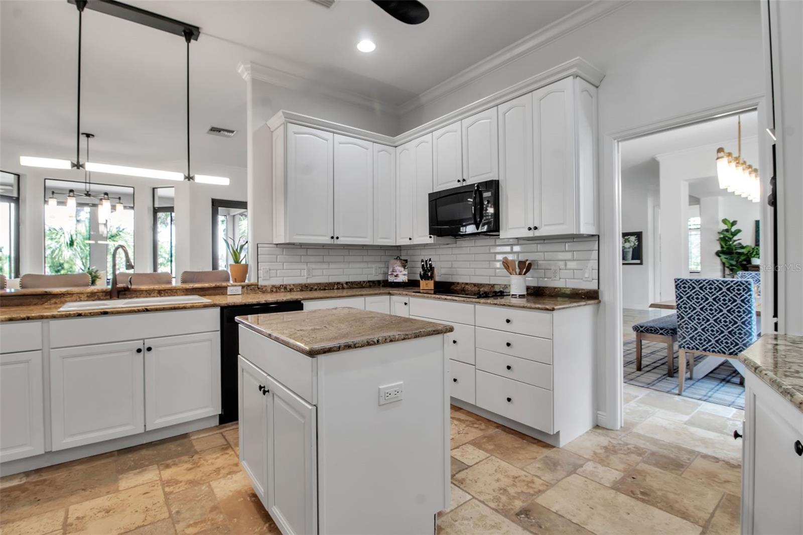 5935 RIVER FOREST CIR