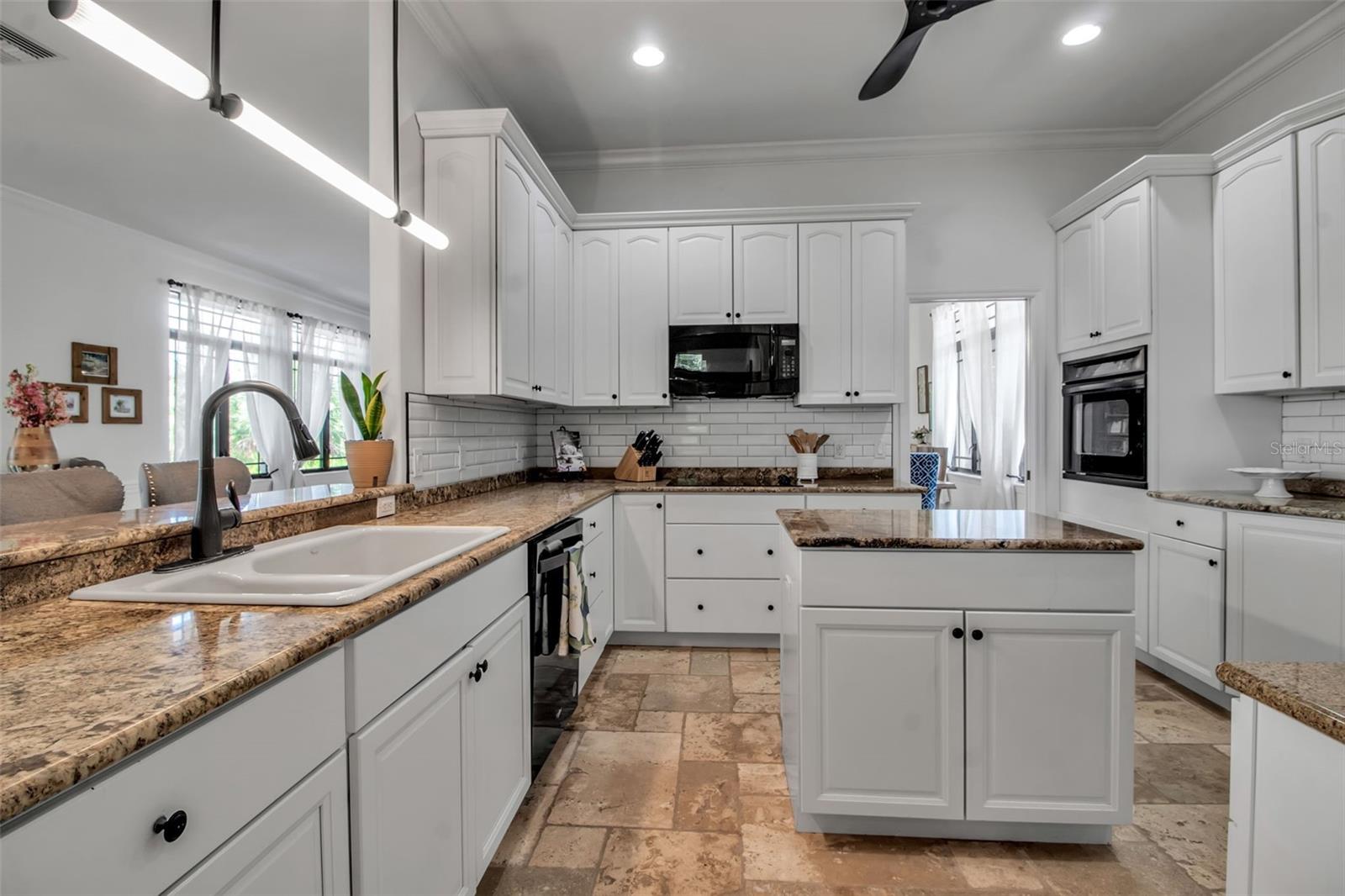 5935 RIVER FOREST CIR