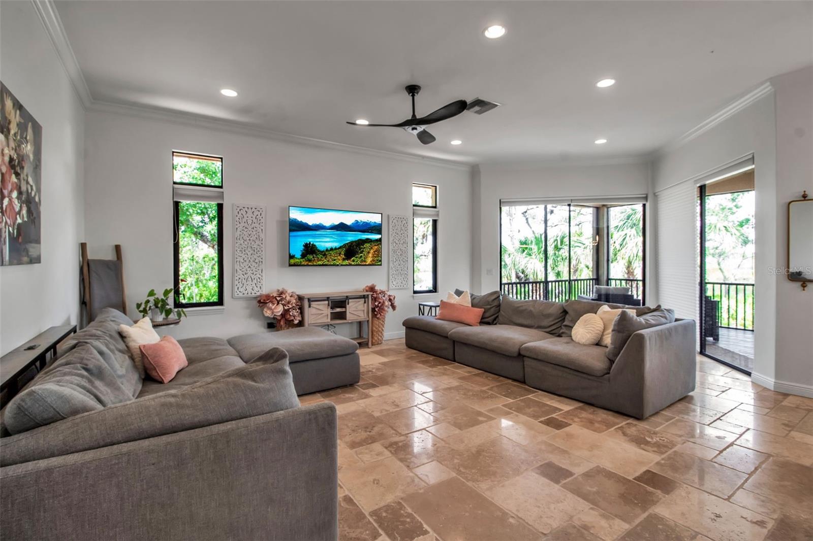 5935 RIVER FOREST CIR