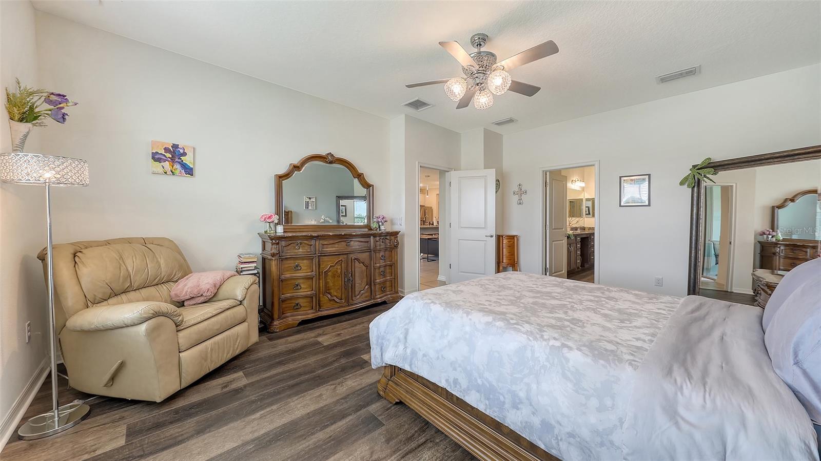 5910 HEVENA CT