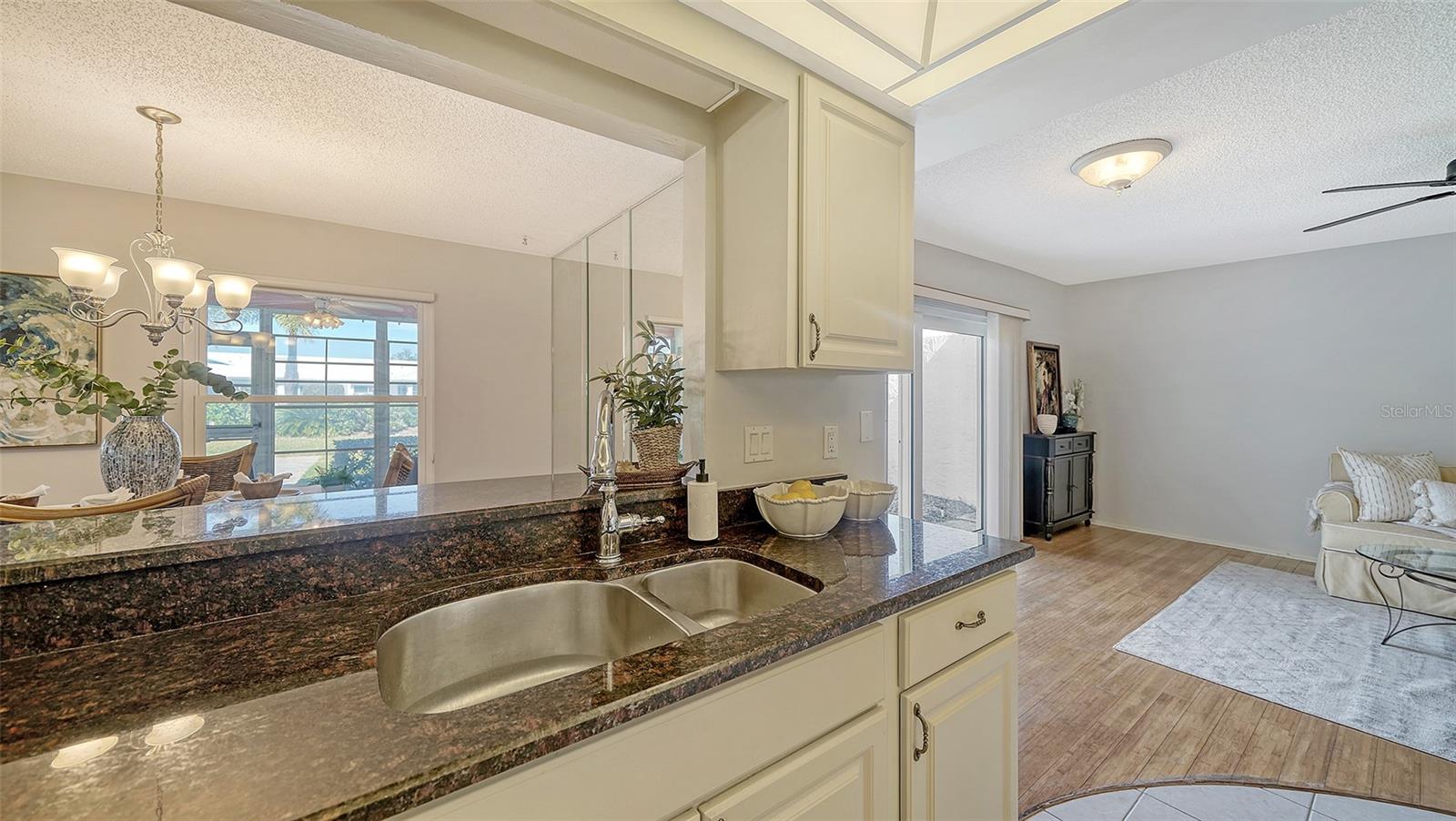 6810 9TH AVE W