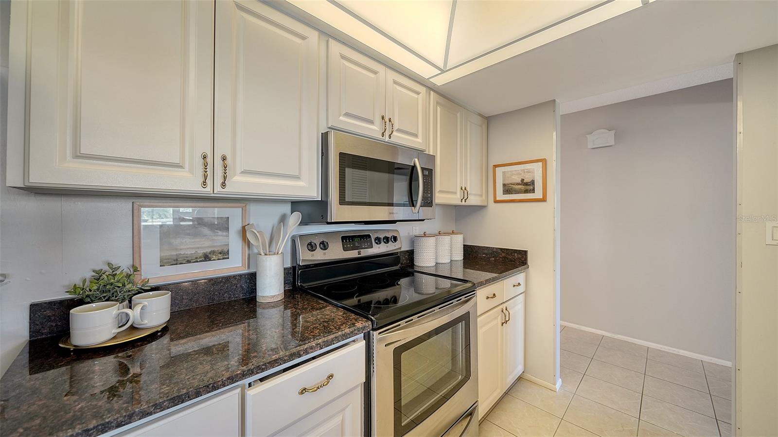 6810 9TH AVE W