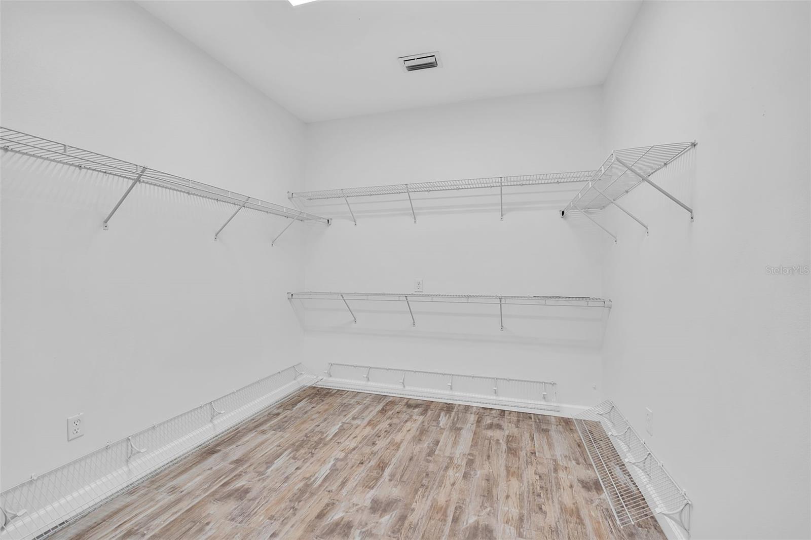 1057 BAYSHORE DR