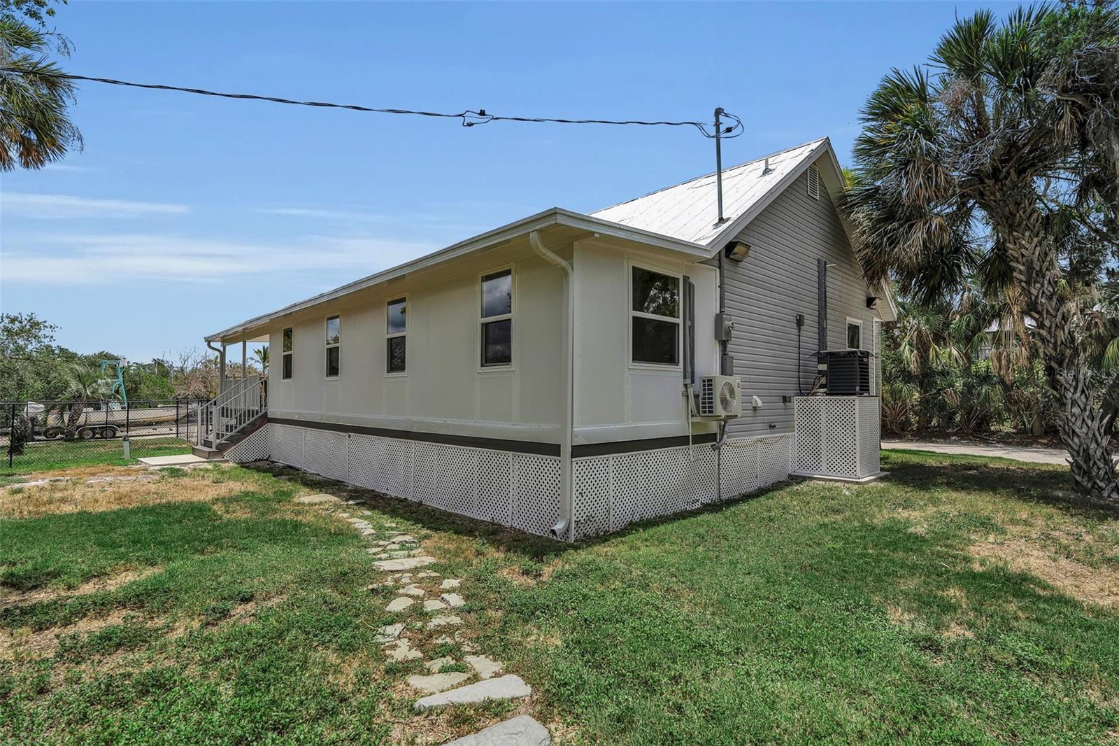 1057 BAYSHORE DR