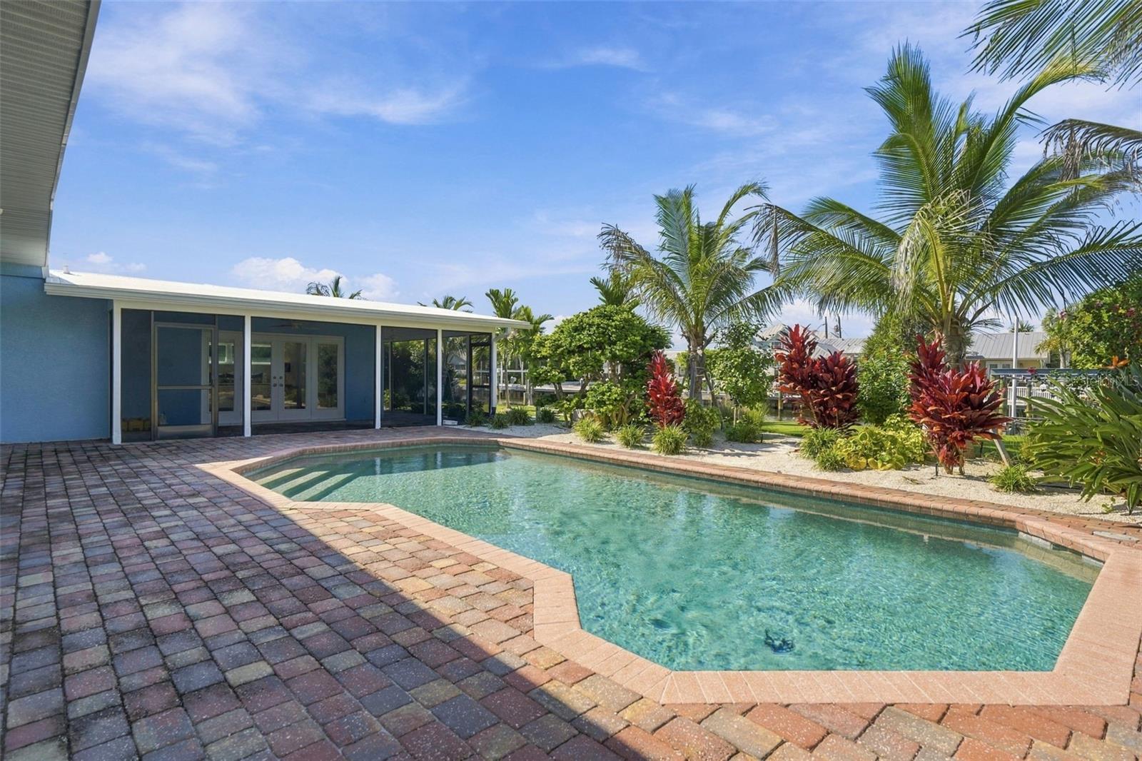 528 KEY ROYALE DR