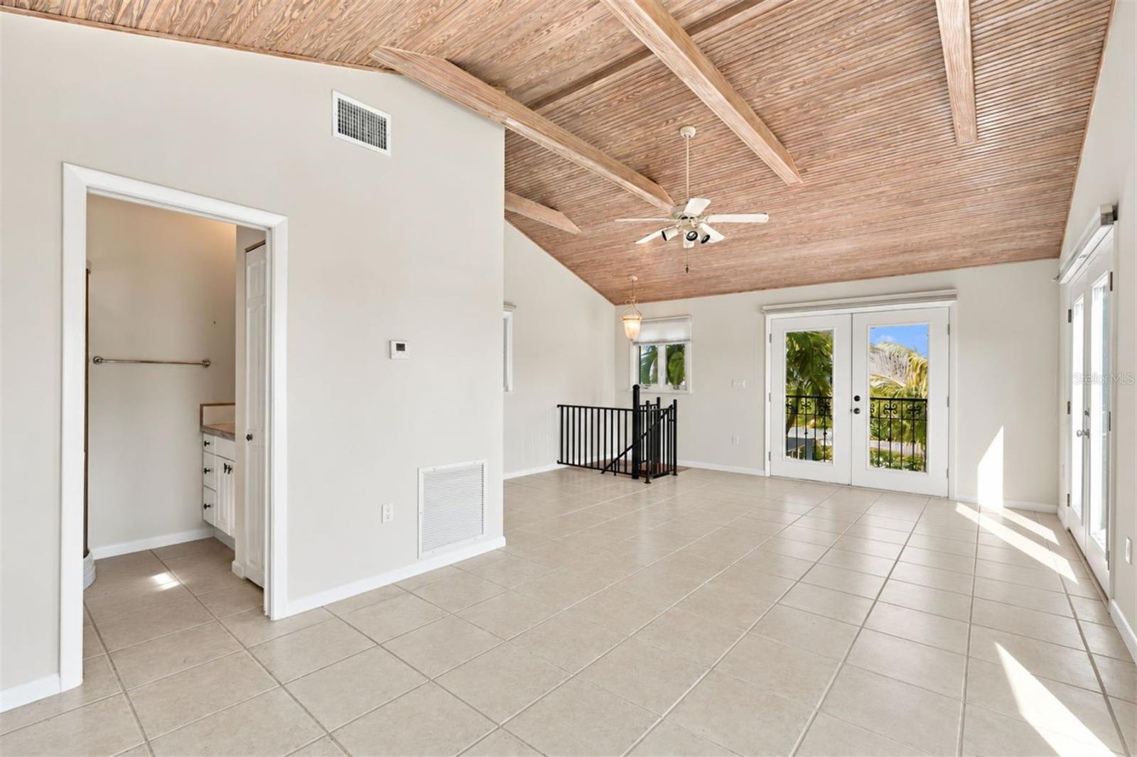 528 KEY ROYALE DR