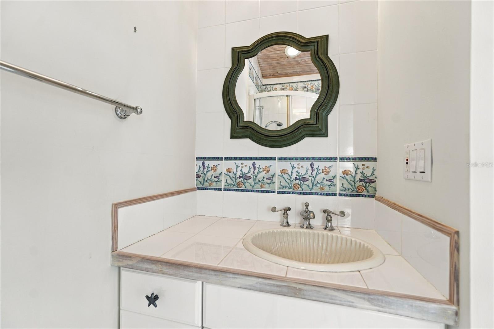 528 KEY ROYALE DR