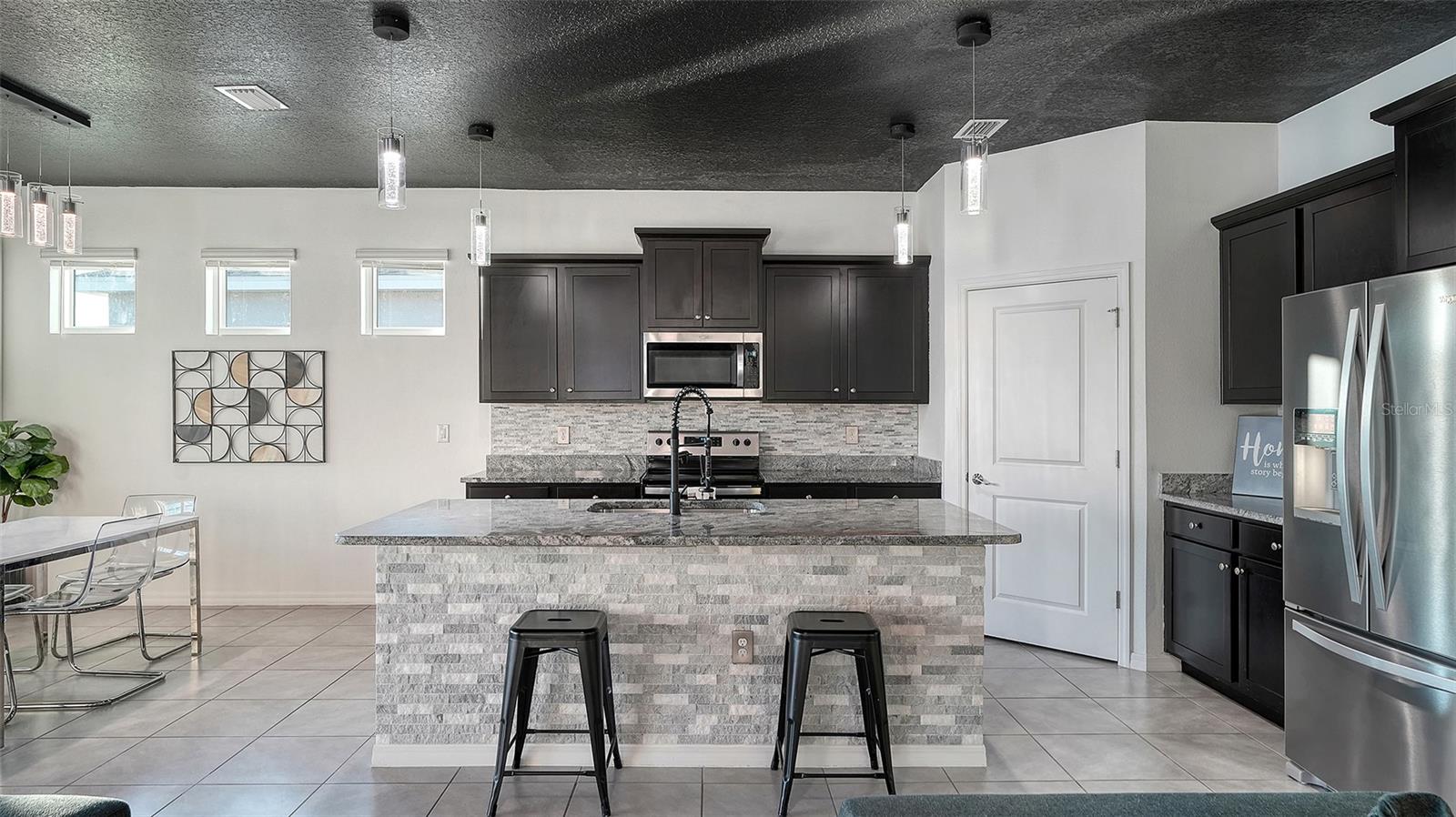 3929 MOSSY LIMB CT