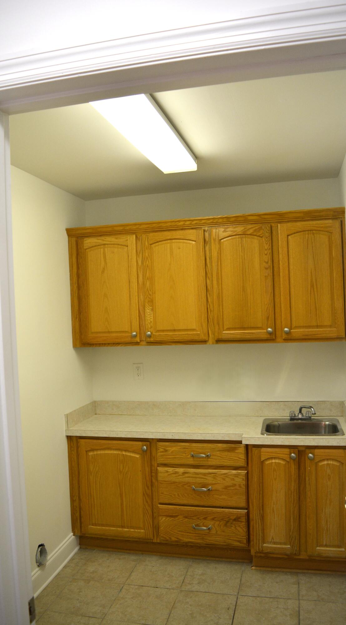 1100/1102 Trew Lane
